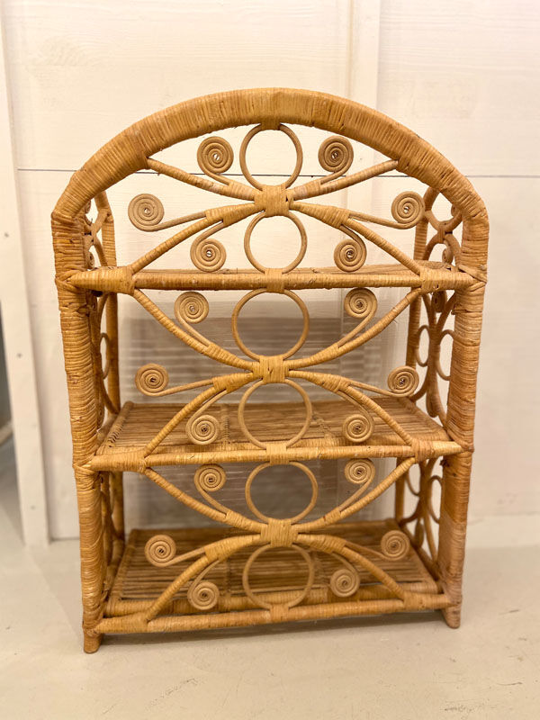 Peacock rattan folding shelf