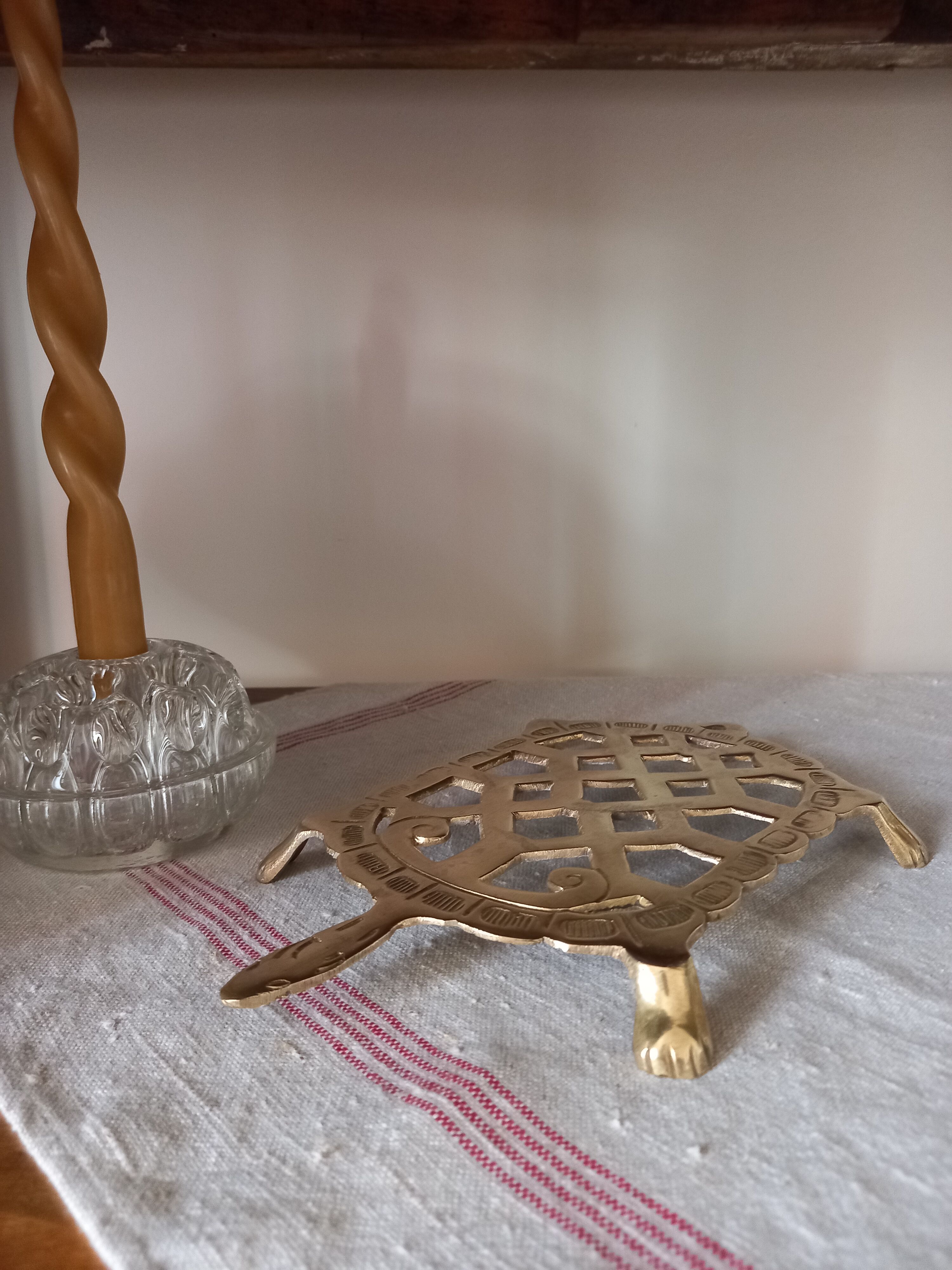 Brass turtle flat bottom
