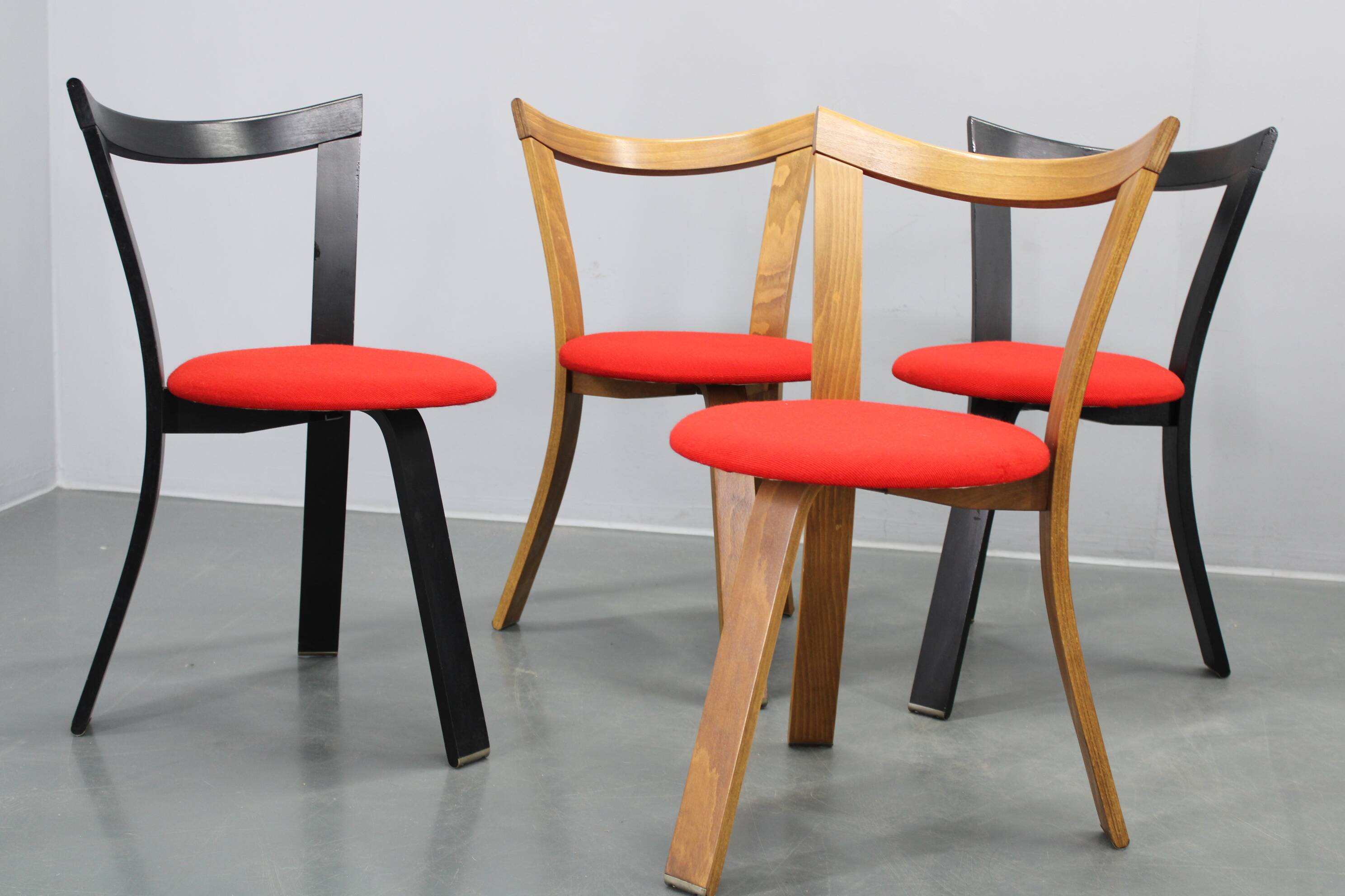 4 chaises en bois, années 1970