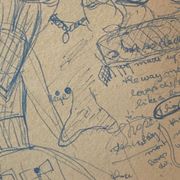 Dessin à l'encre bleue par une adolescente