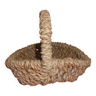 Panier en paille tressée