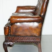 Chesterfield leather canapé in Georgian style with lion paw carved feet.