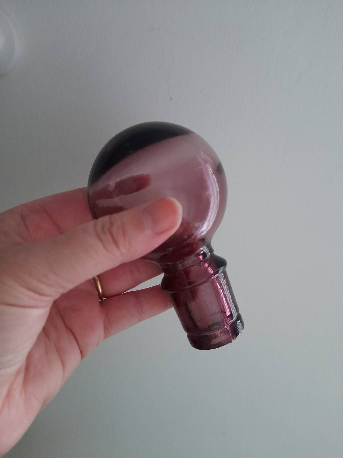 Half-circle carafe in purple glass