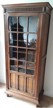 Old bonnetière cabinet