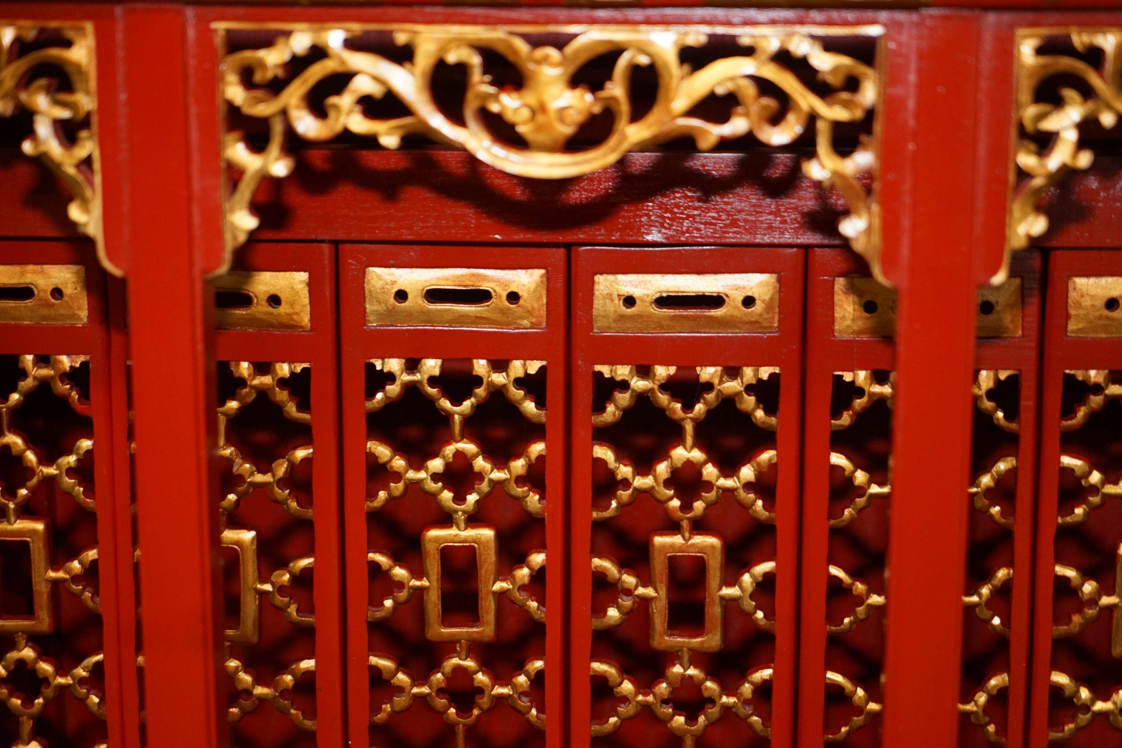 Armoire Chinoise Vintage à Toit Pagode, Très Décorative