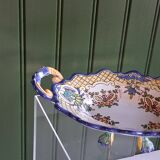 Very nice pedestal centrepiece from Nevers in good condition.