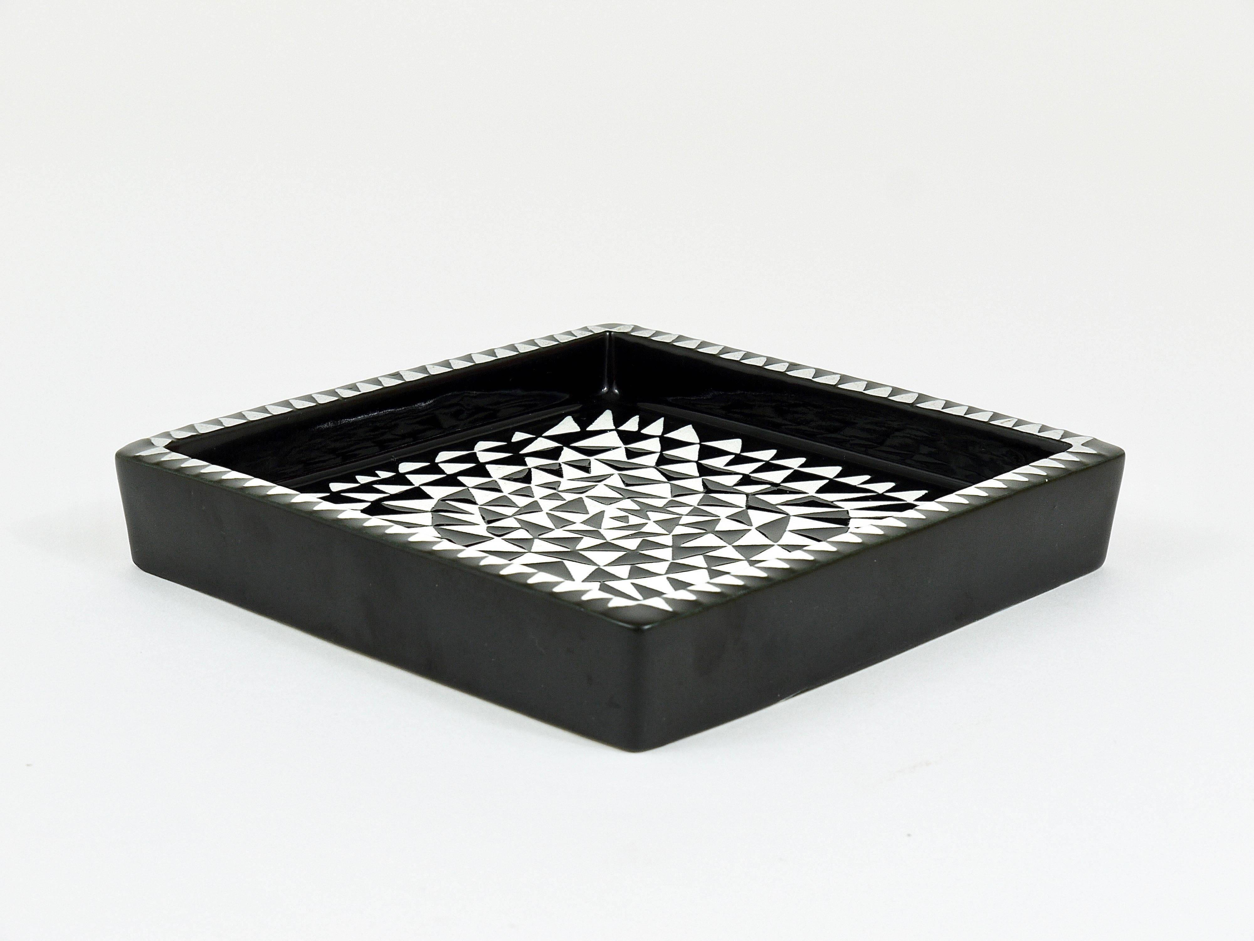 Black and white ceramic plate Domino by Stig Lindberg, ashtray, Gustavsberg, 1950s