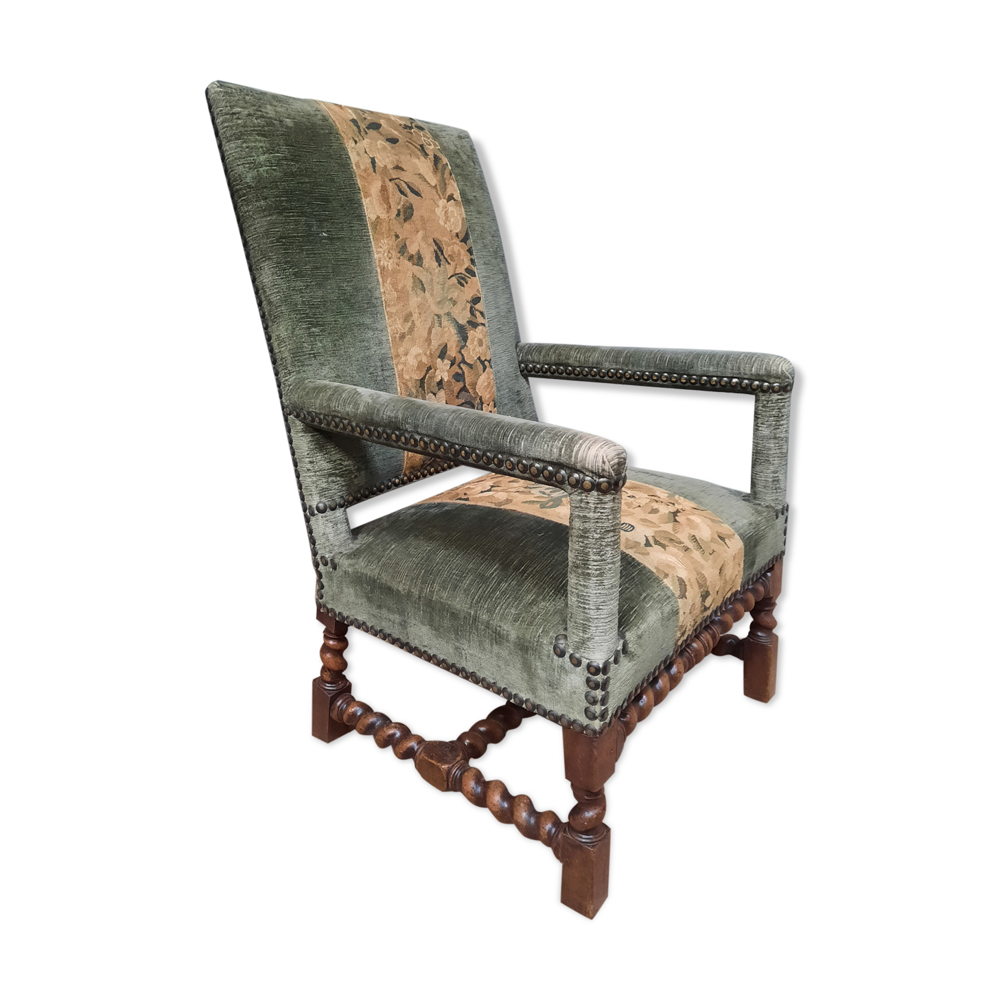 Faiteuil Louis XIII upholstered in part from the 17th century