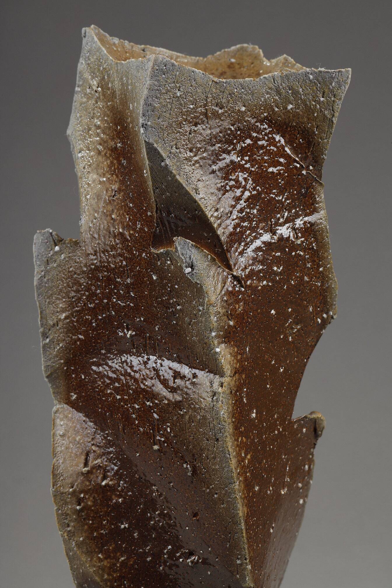 Soliflore Bizen pottery sculpture from Mori Taiga, Japan