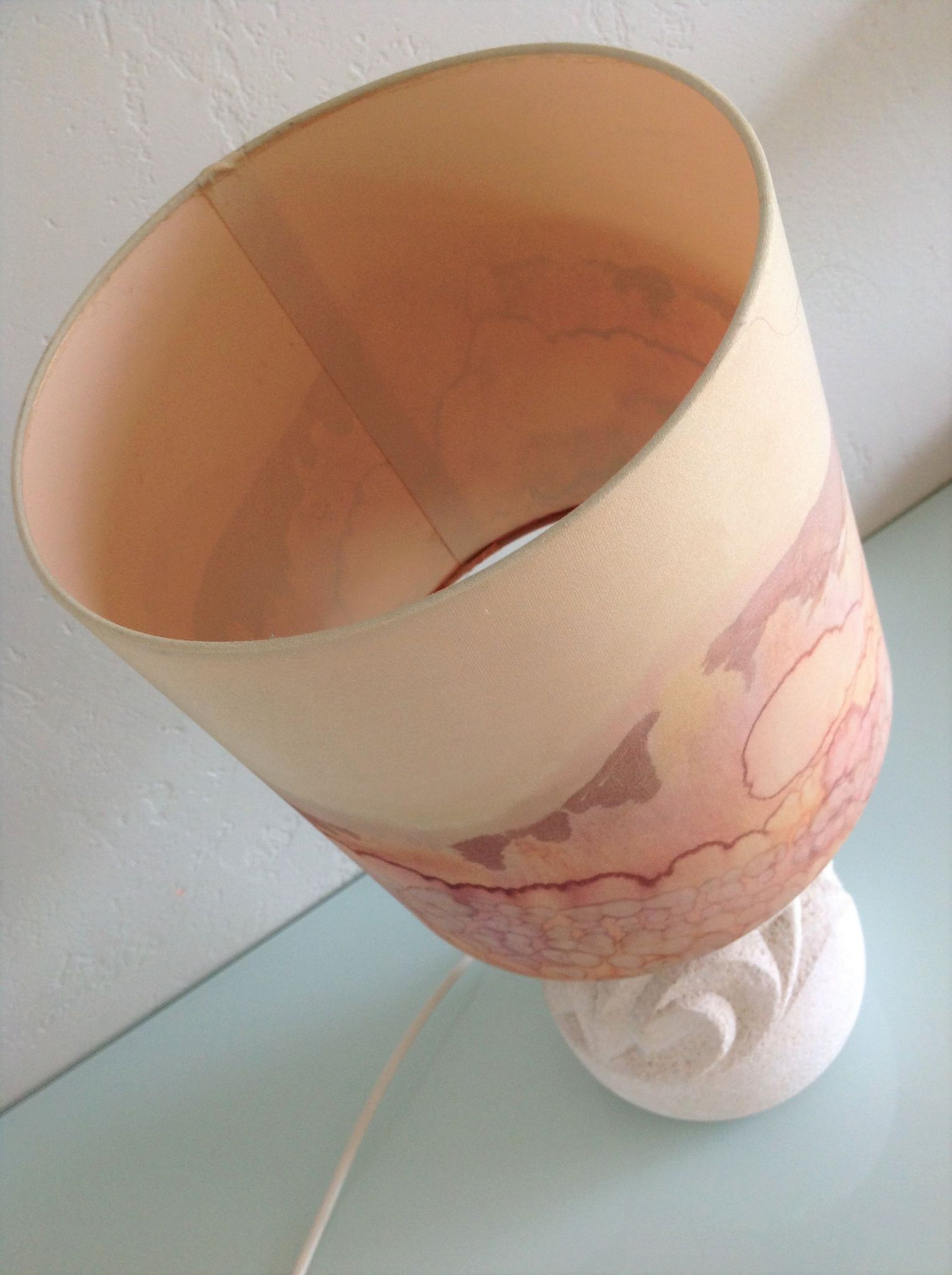 Ovoid lamp in carved stone and printed lampshade / vintage 60-70s