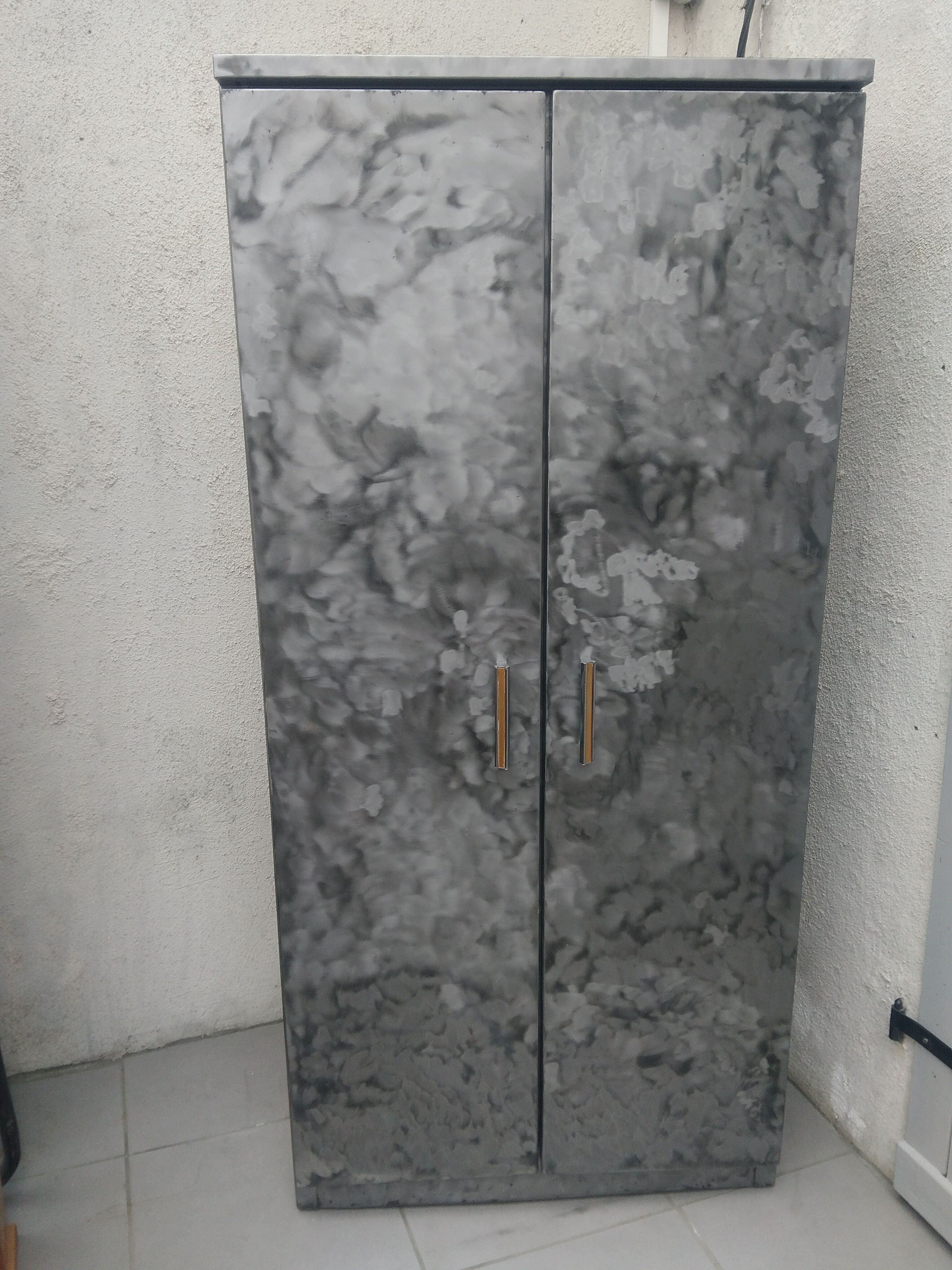 Undus brushed aluminum cabinet