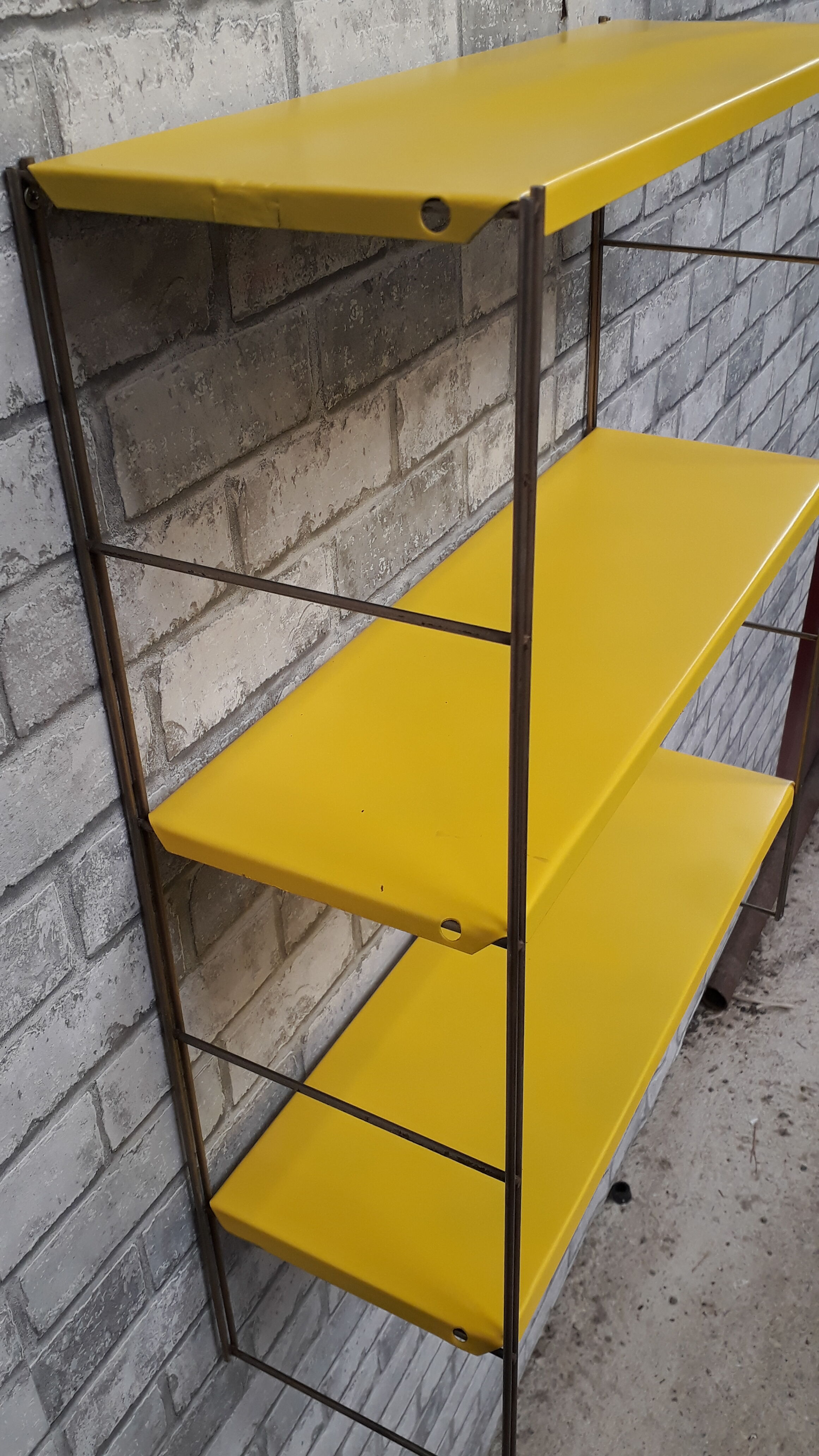 Etagere vintage string  jaune  49x60     ,plateau 48.5x16