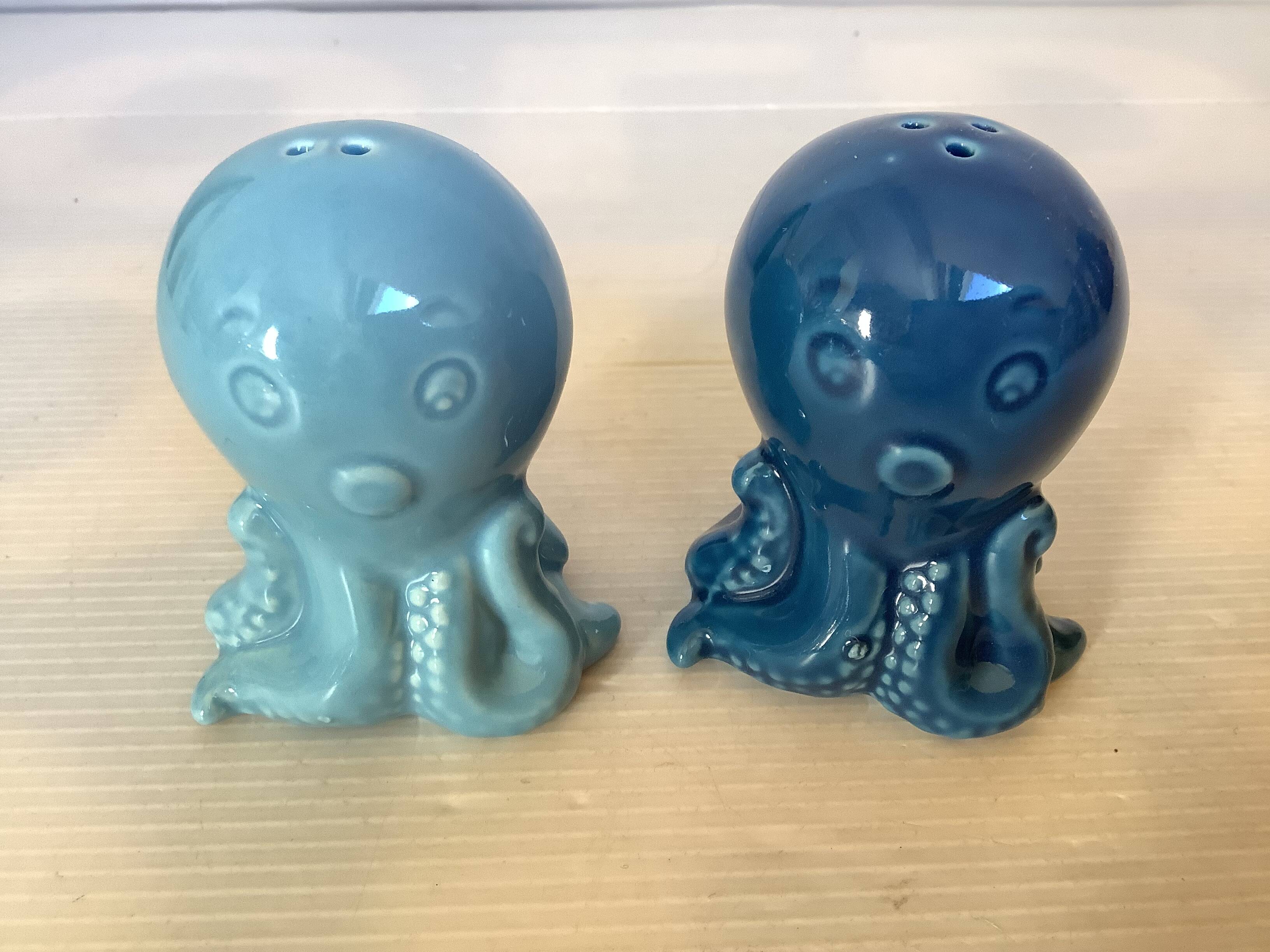 Salt and marine zoomorphic pepper