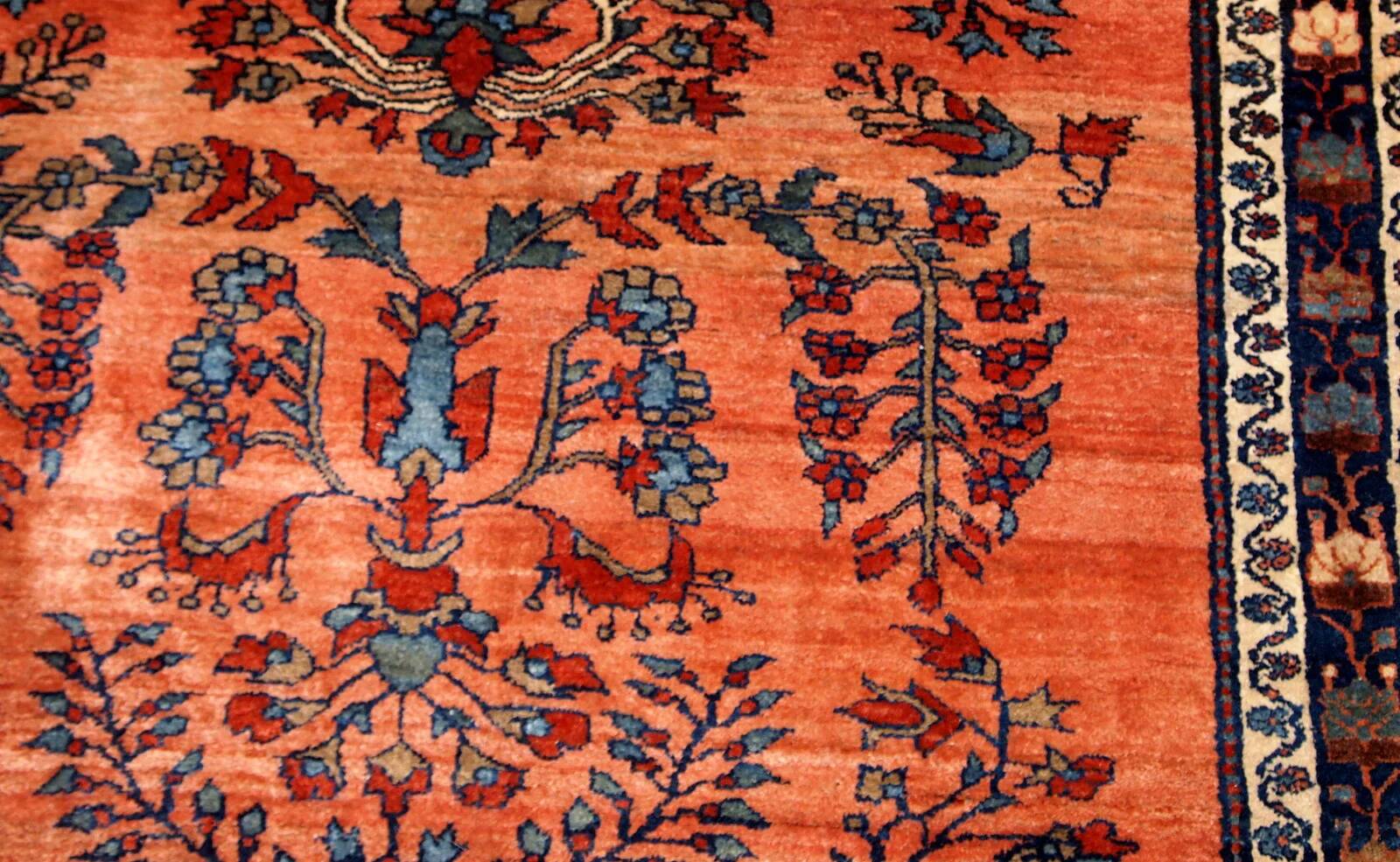 Handmade antique Persian Sarouk rug 106cm x 161cm 1900s -1B694