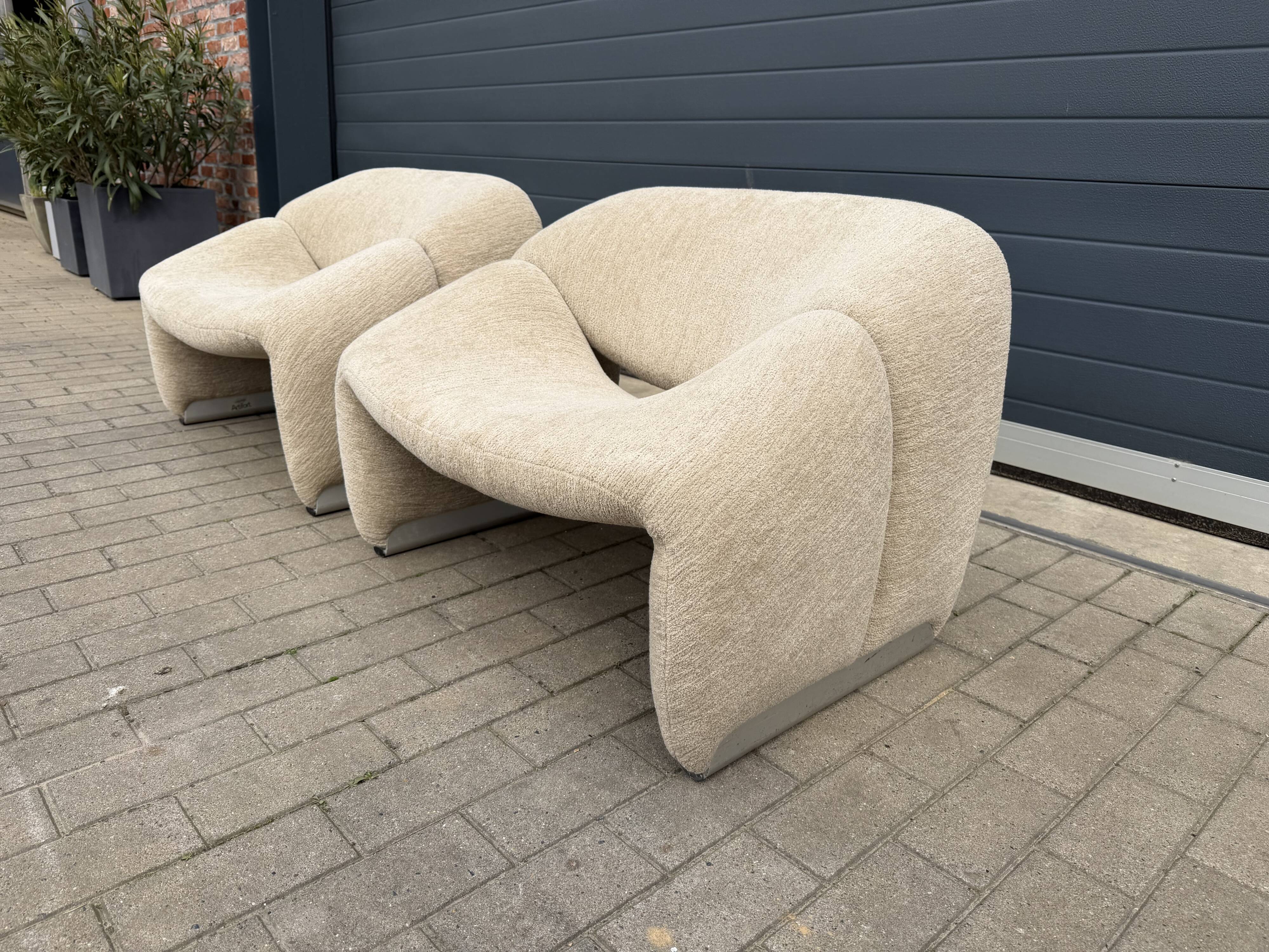 2x Artifort Groovy F598 Pierre Paulin, Pierre Frey: Chenille Igor (Sable)