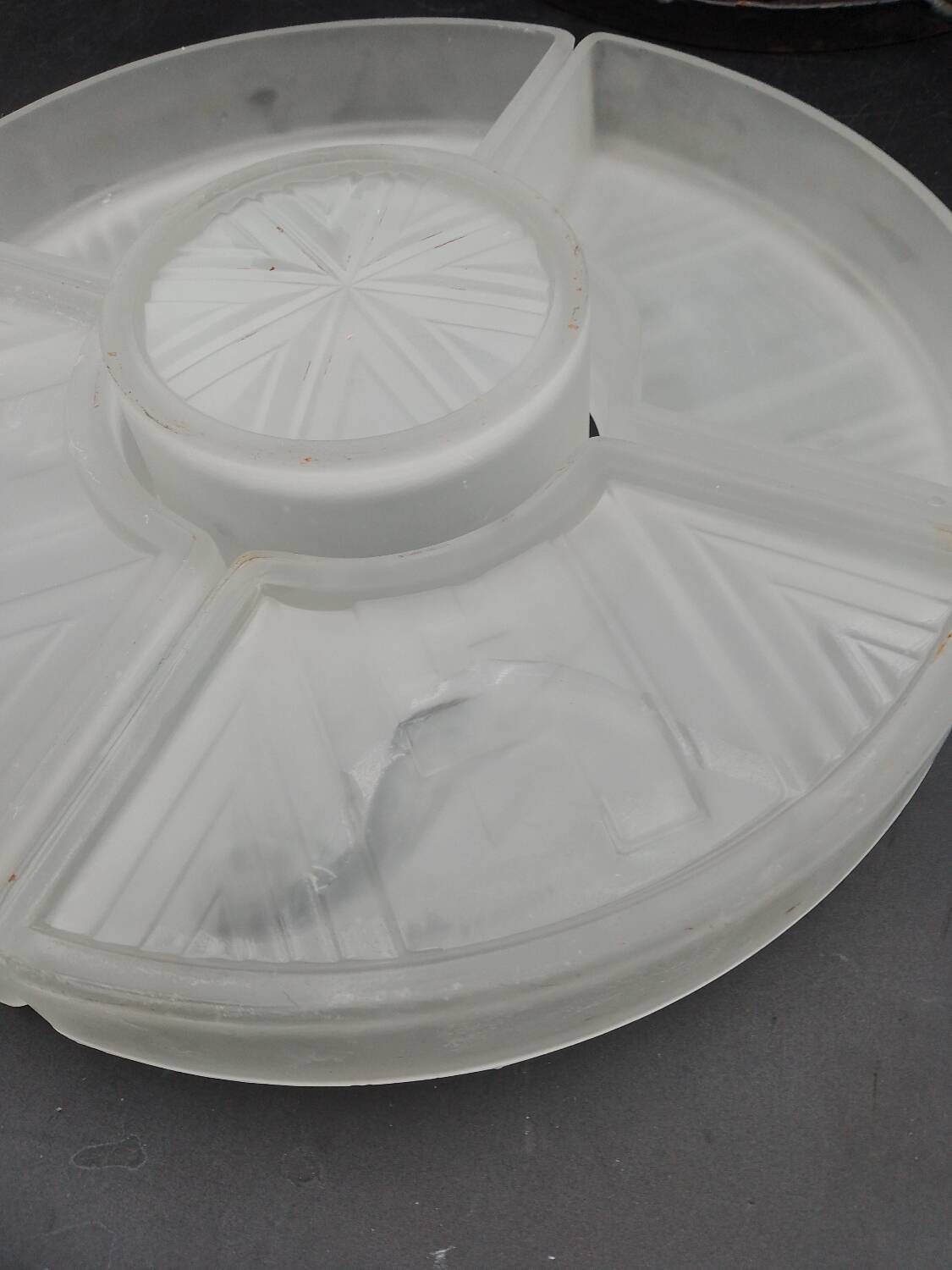 Art Deco wrought iron and frosted glass servant with vine leaves circa 1930