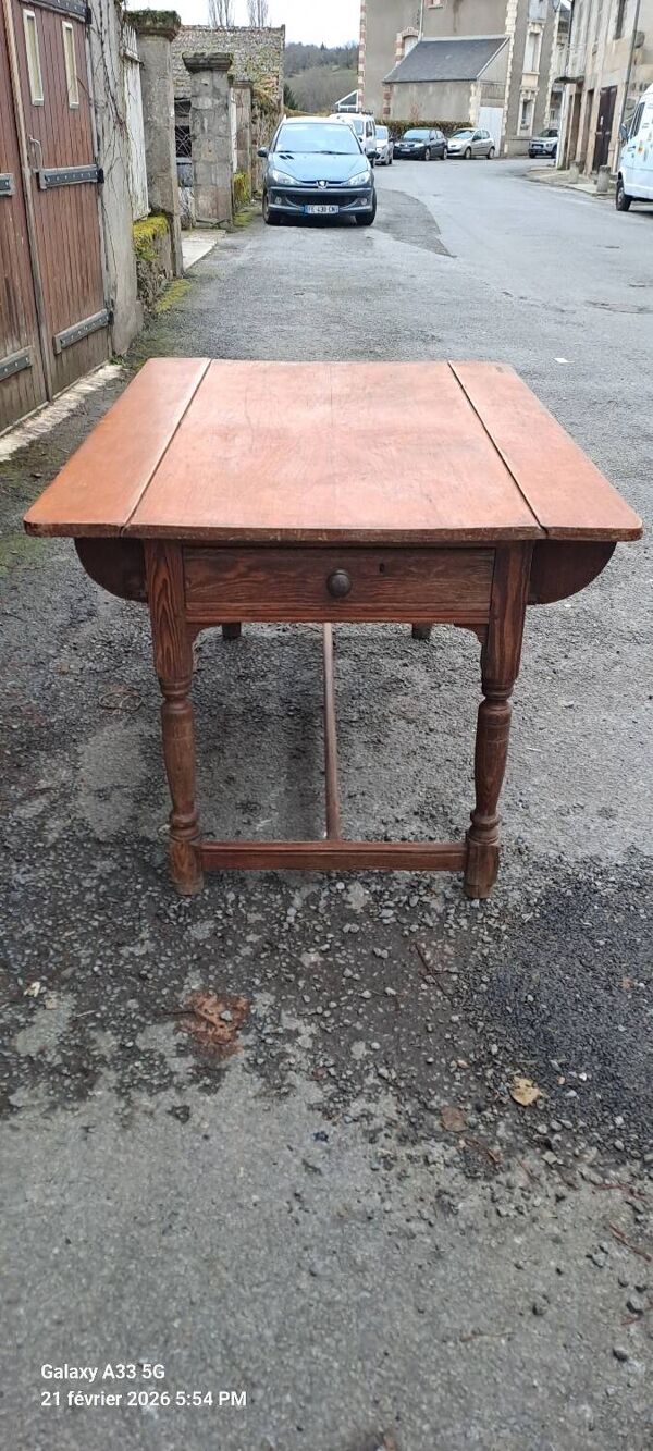 Table à volet en pitchpin, XIXème