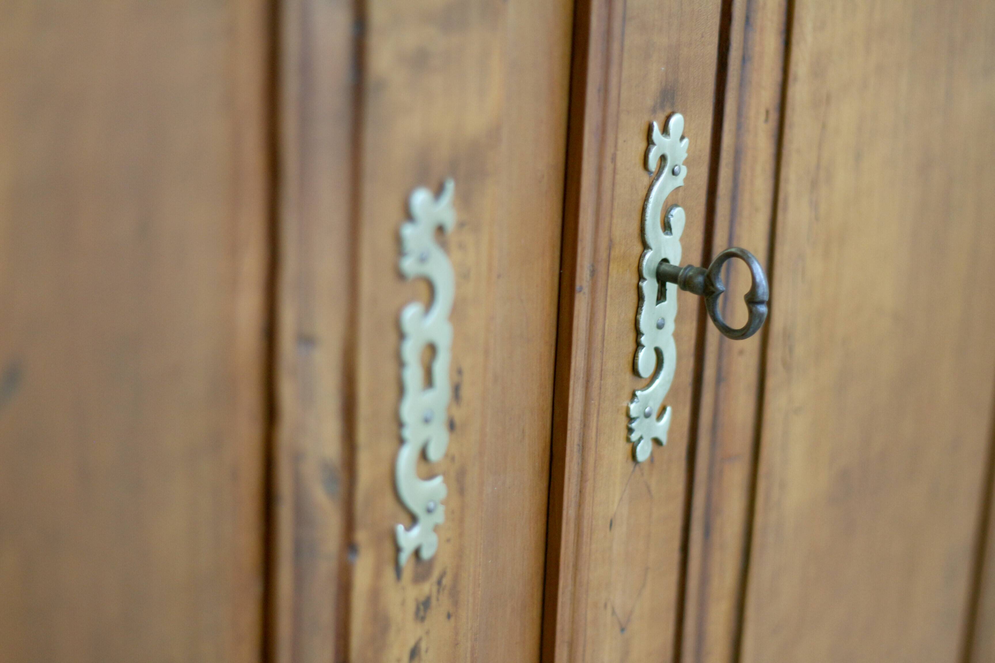 Superb piece of professional furniture: cardboard box, chest of drawers, storage