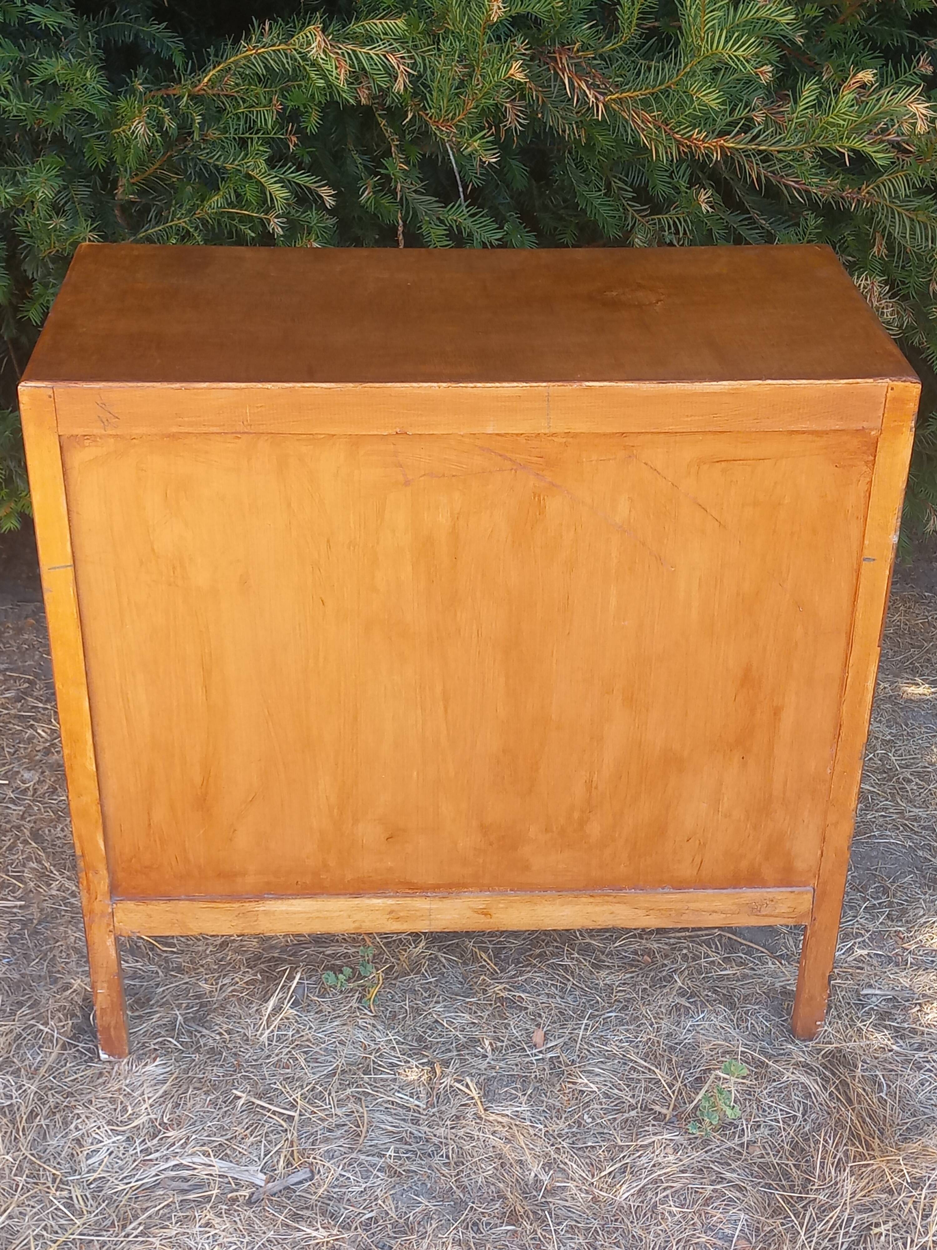 Vintage beech chest of drawers with 3 drawers from the 1950s.