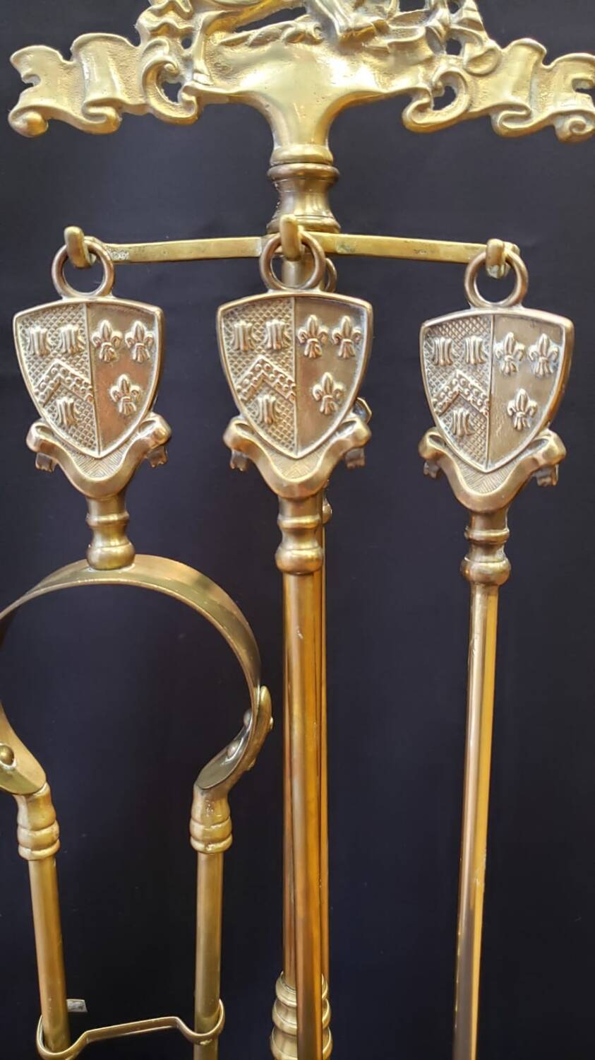 Brass fireplace set with 4 accessories.