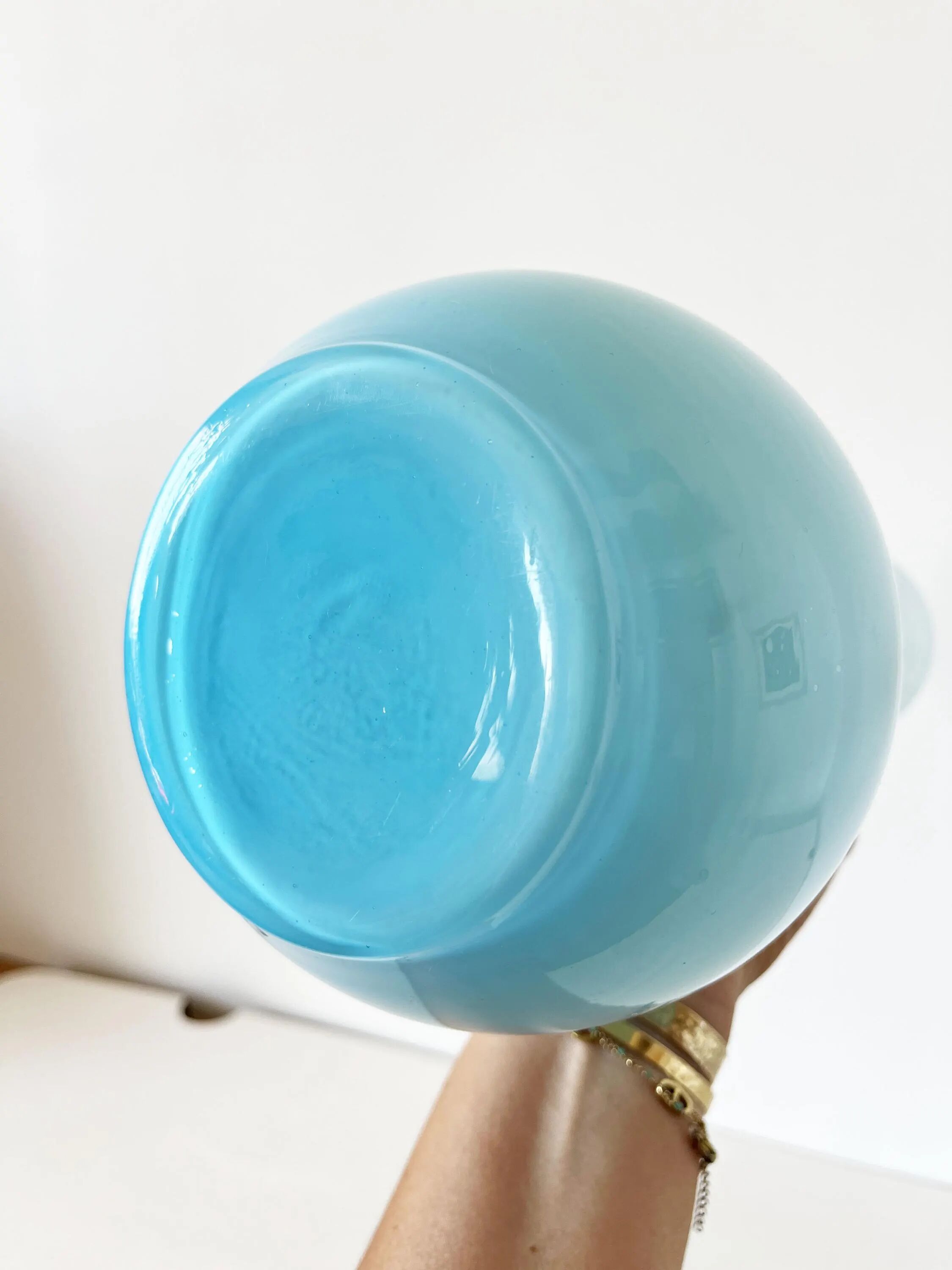 Large Italian vase in turquoise opaline from the 1960s.