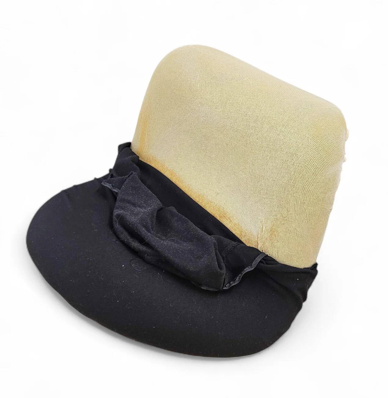 Tongue F577 lounge chair by Pierre Paulin for Artifort / iron frame / 1970s / vintage condition / first edition