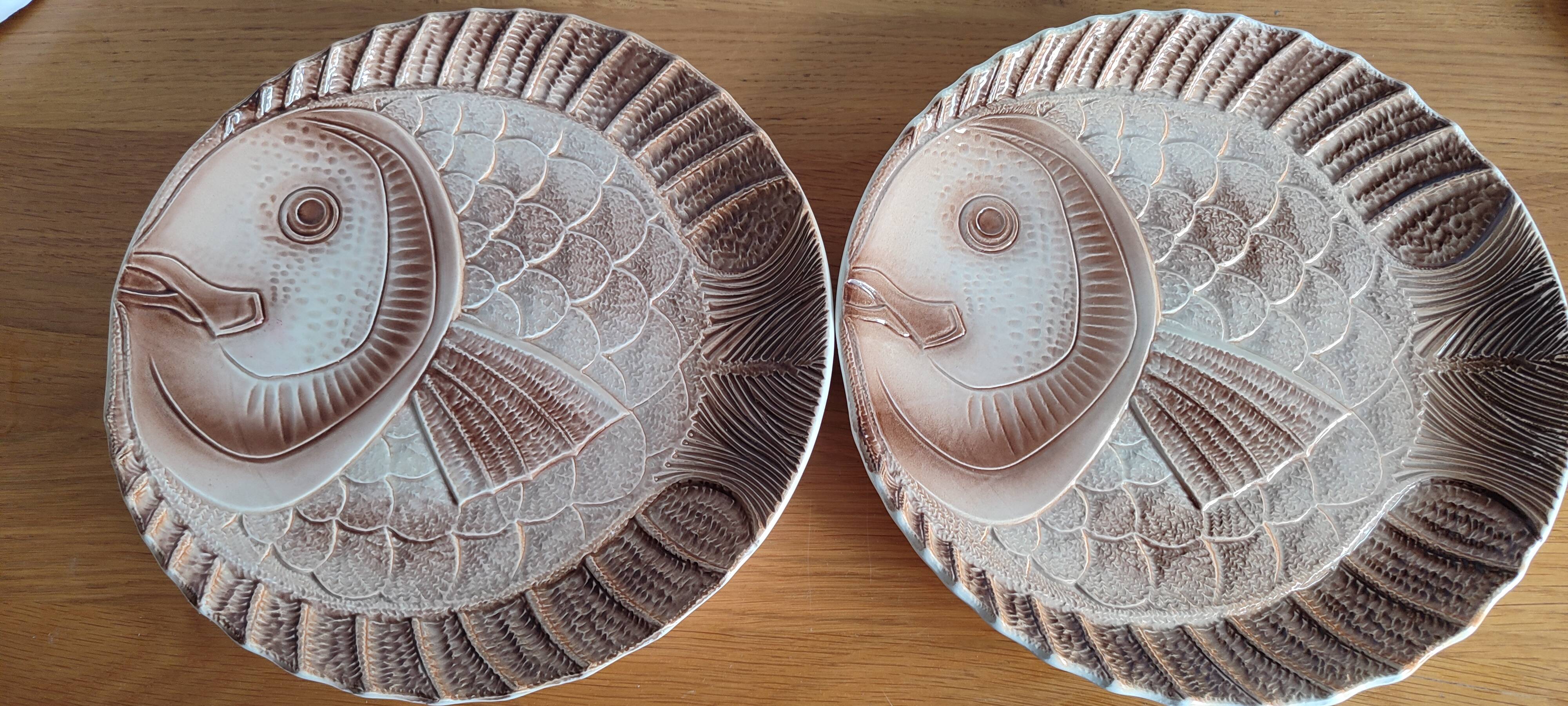 A lot of fish plates.