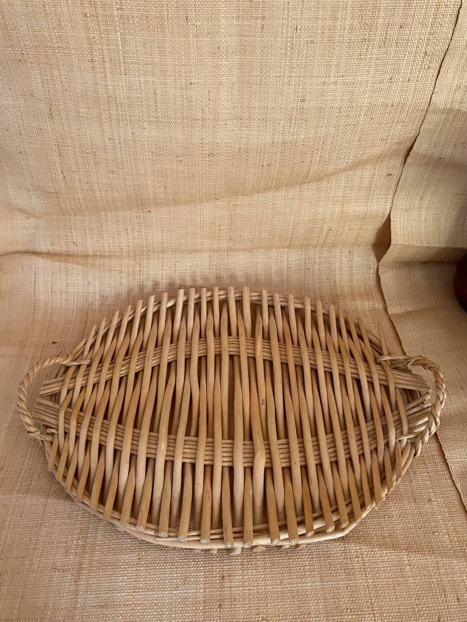 Wicker plateau with 2 handles