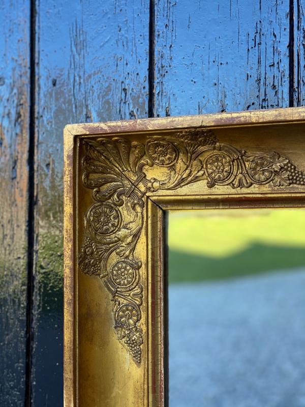 Miroir contemporain dans un cadre en bois doré XIXème siècle 73x93cm
