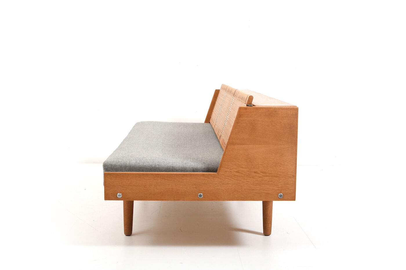 Daybed GE-258 en chêne et canne par Hans J. Wegner