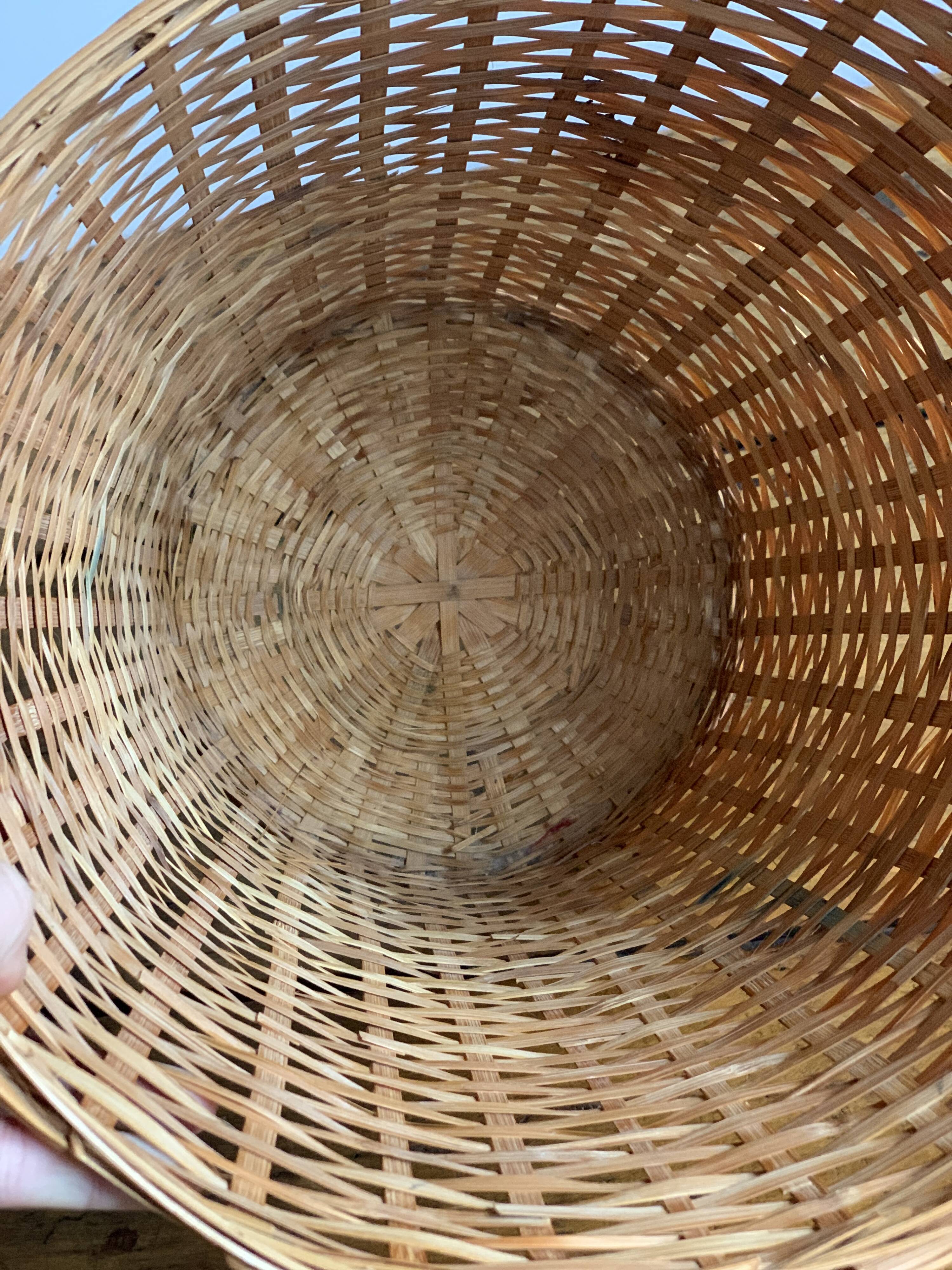 Rattan wastebasket