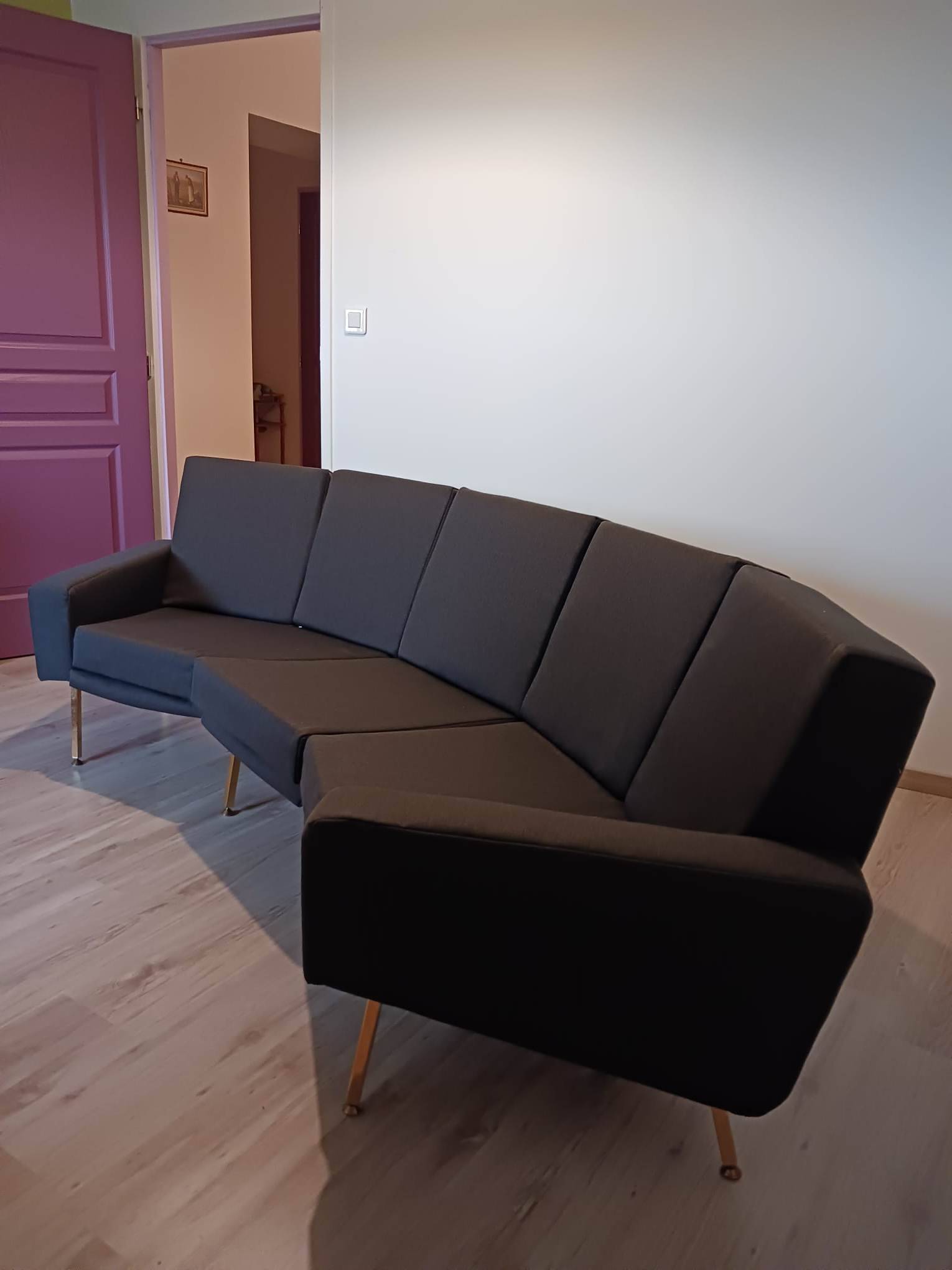 Panoramic model sofa produced by Airborne 1954 by Pierre Guariche