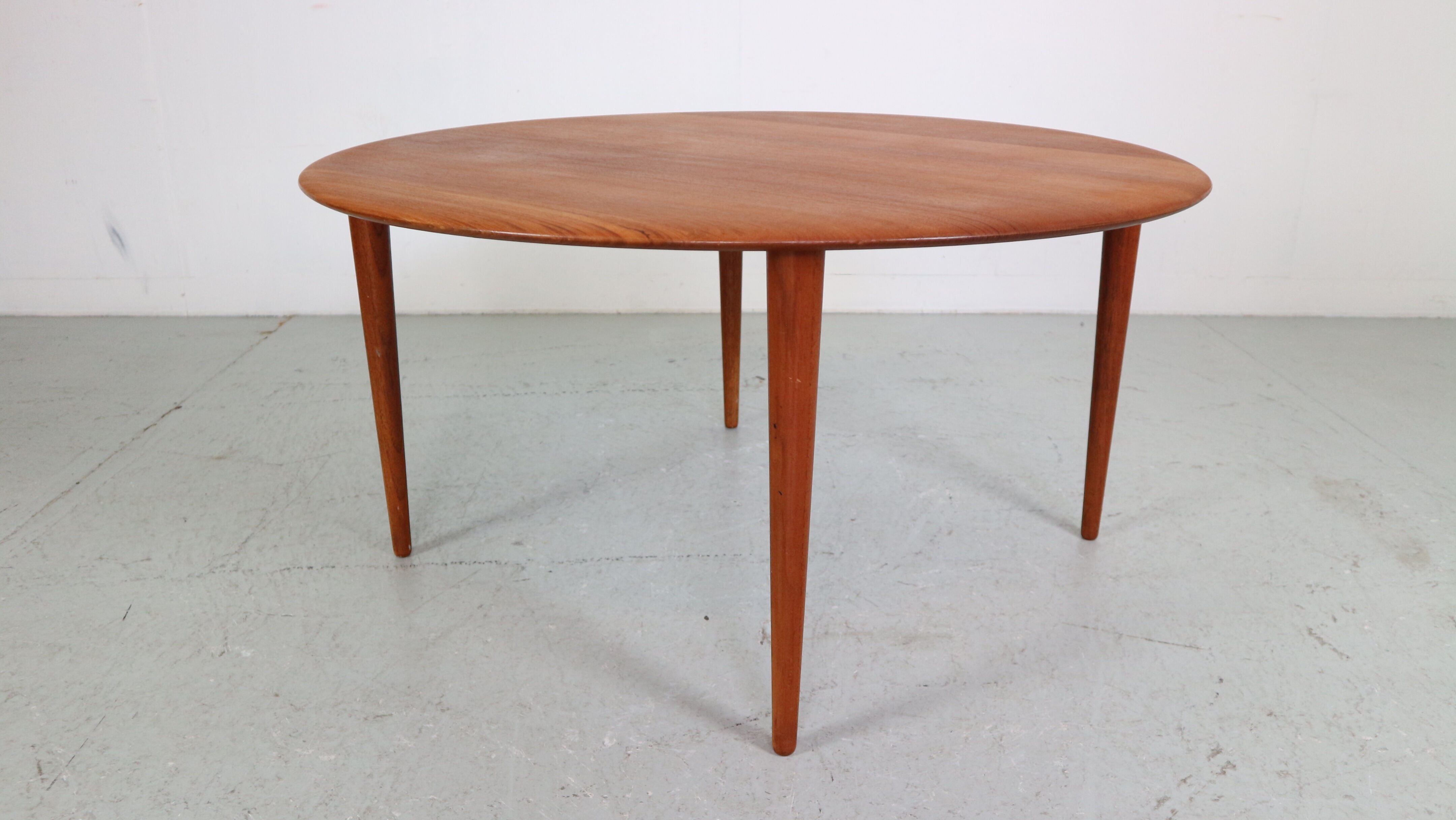 Peter Hvidt& Orla Mølgaard Nielsen Teak Round Coffee Table for France& Son, 1950