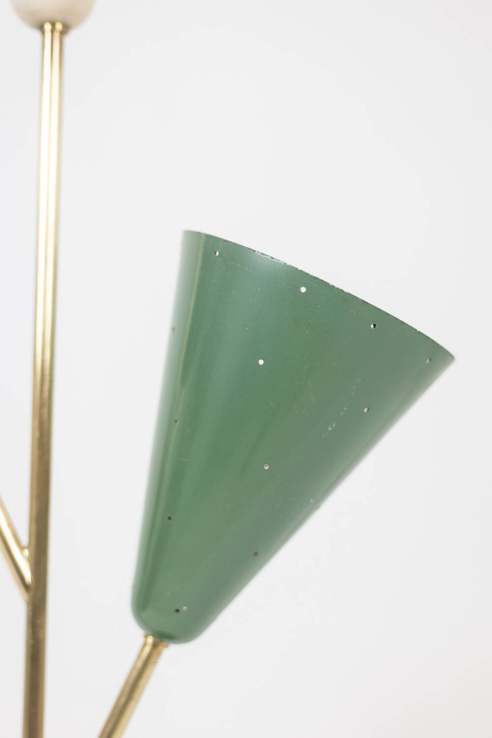 Stilnovo. 3-light lamp in sheet metal and brass. 1960s.