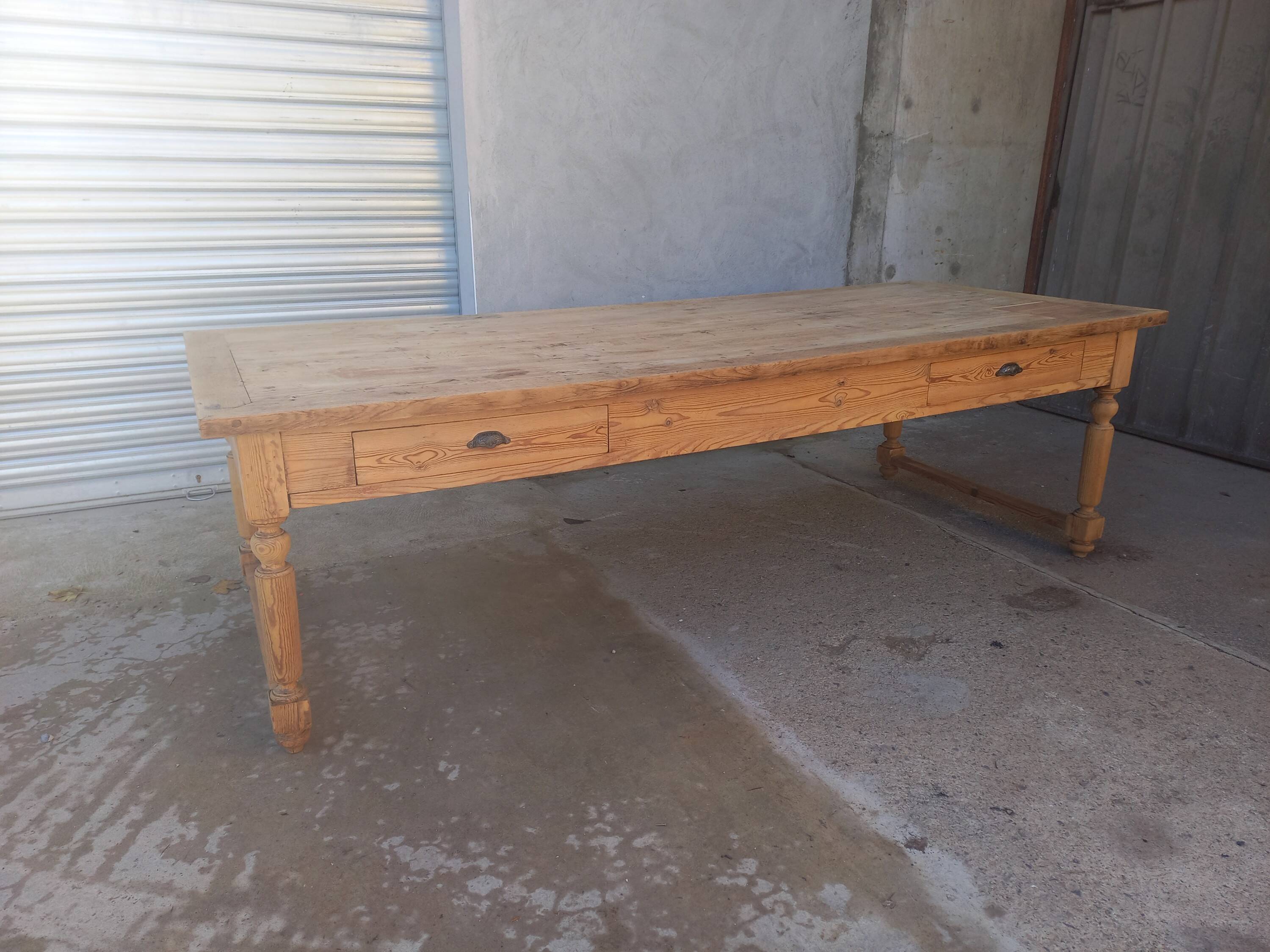 Grande table de communauté en chêne et sapin