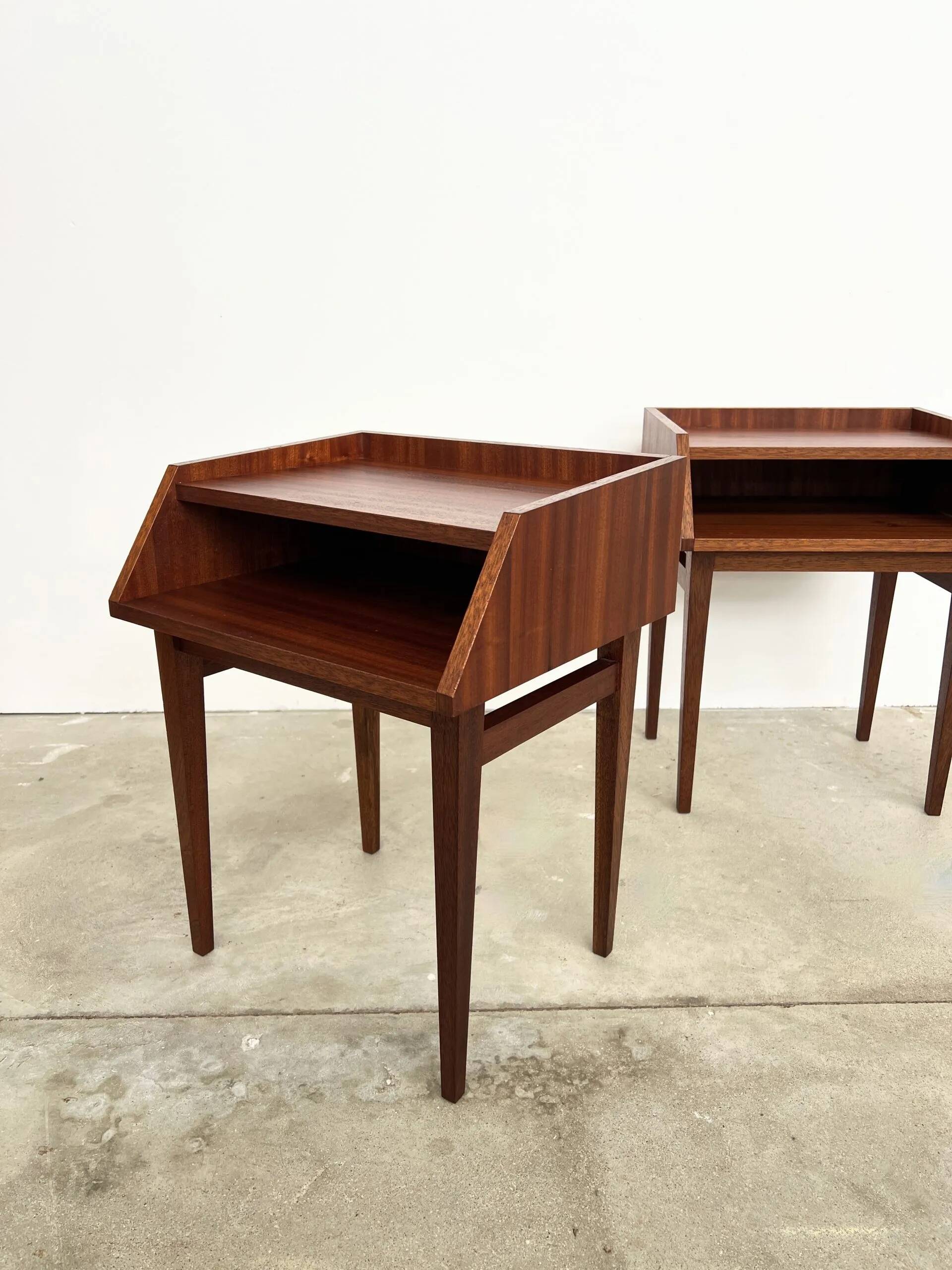 Vintage teak bedside tables (H53cm) – minimalist design and open niche.