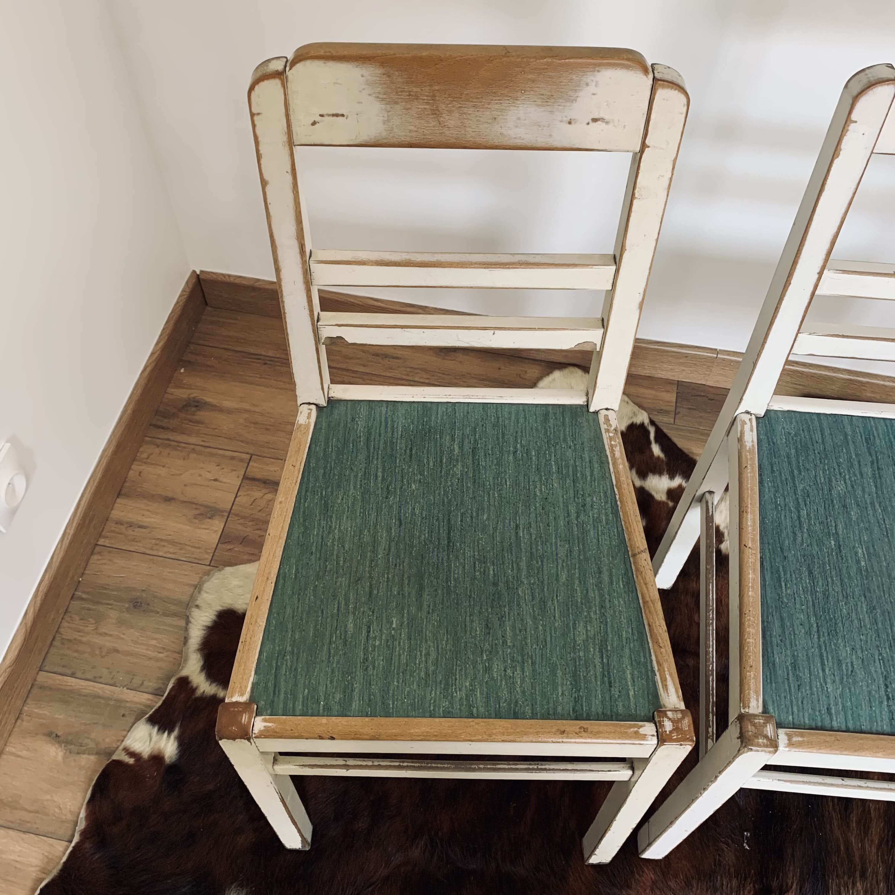 Series of 4 vintage chairs