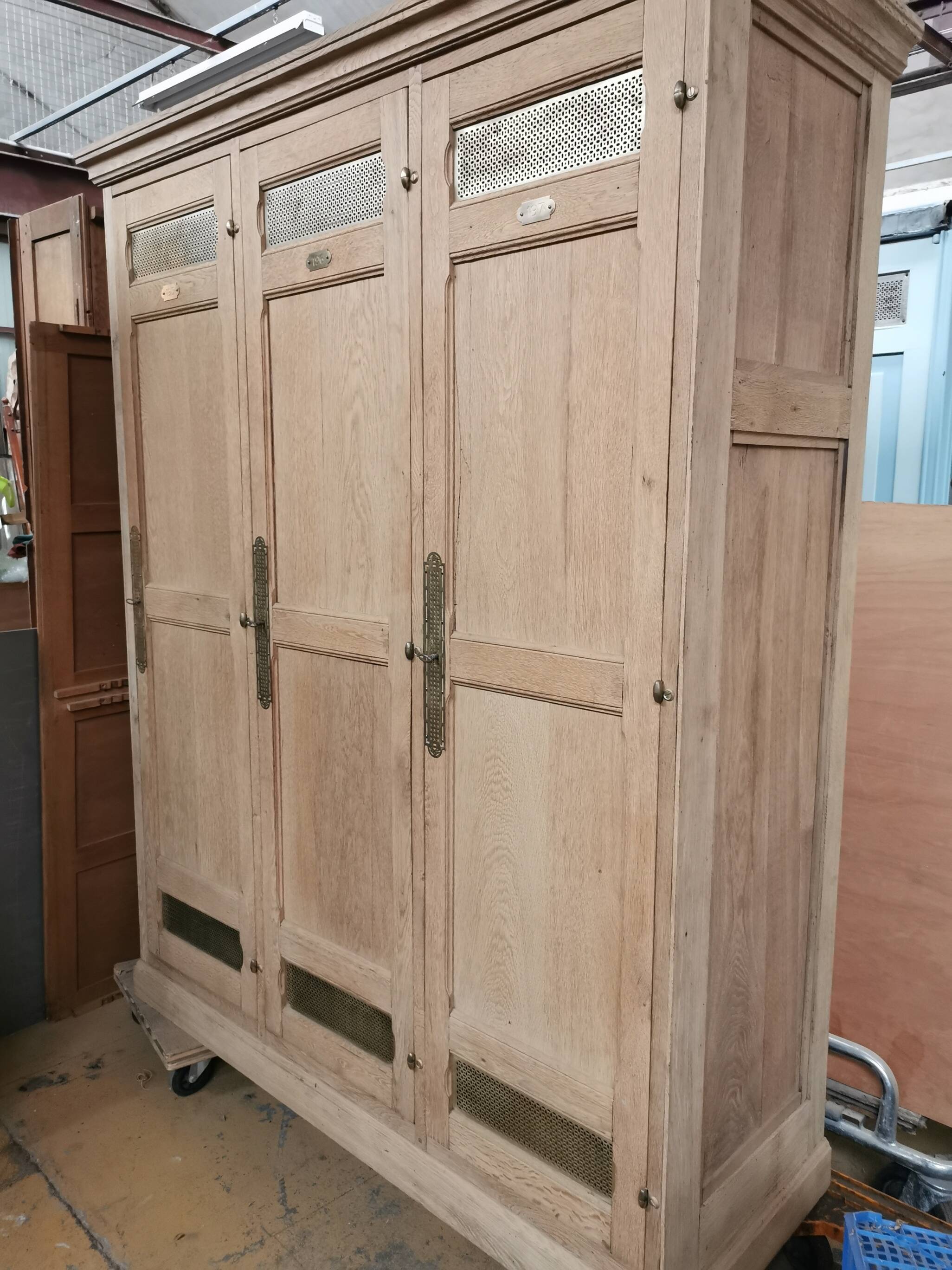 Wooden locker room bank of France period 1930