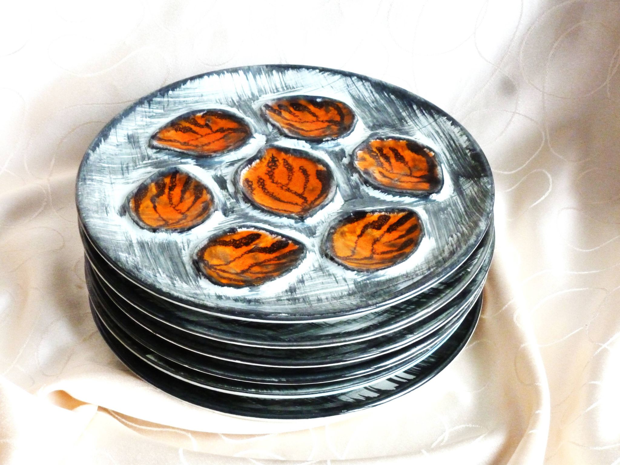 Hand-painted oyster plates - Plates from Pornic, France