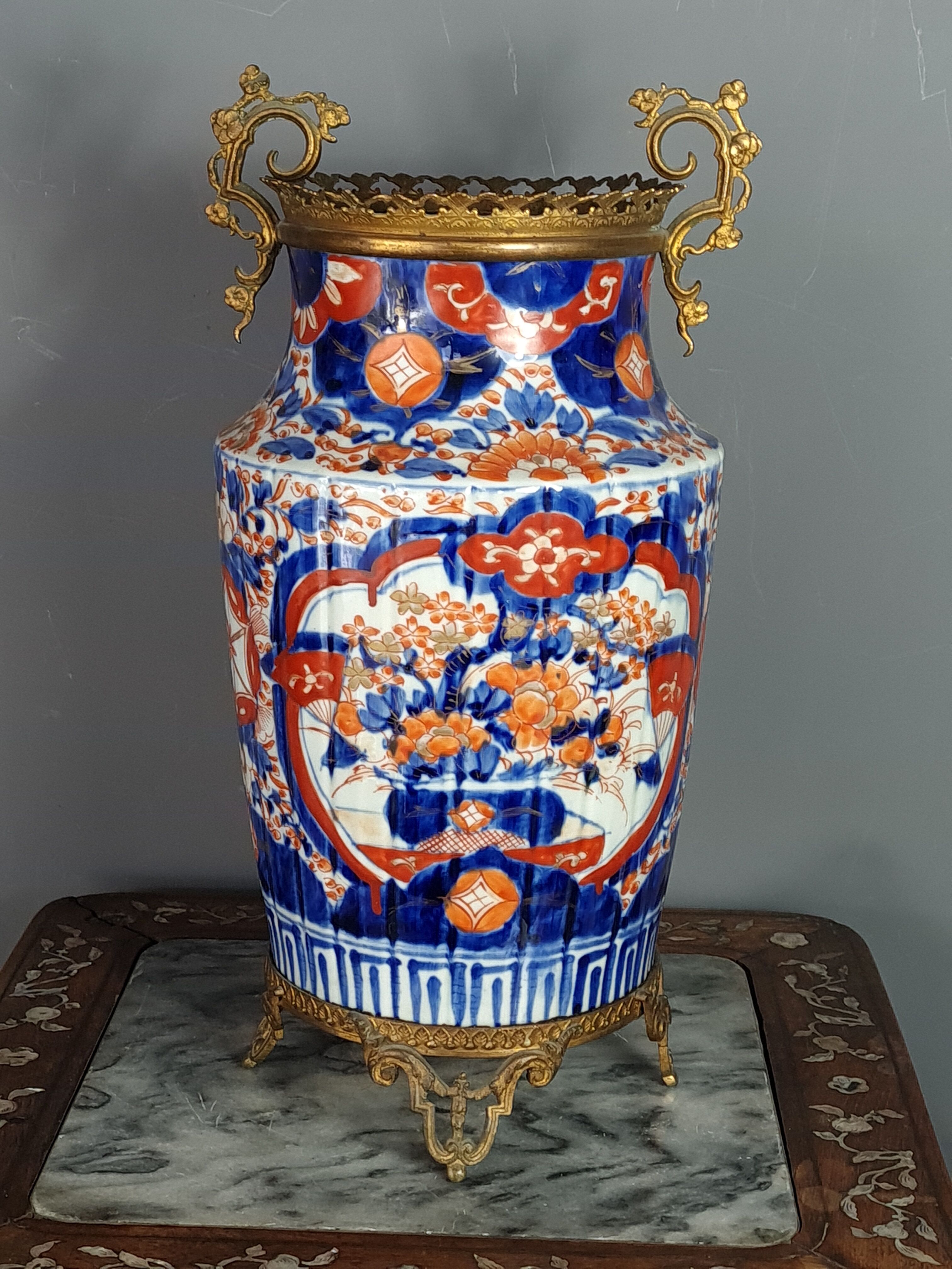 Porcelain vase Imari gilded brass frame Japan 1850-1900.  SB