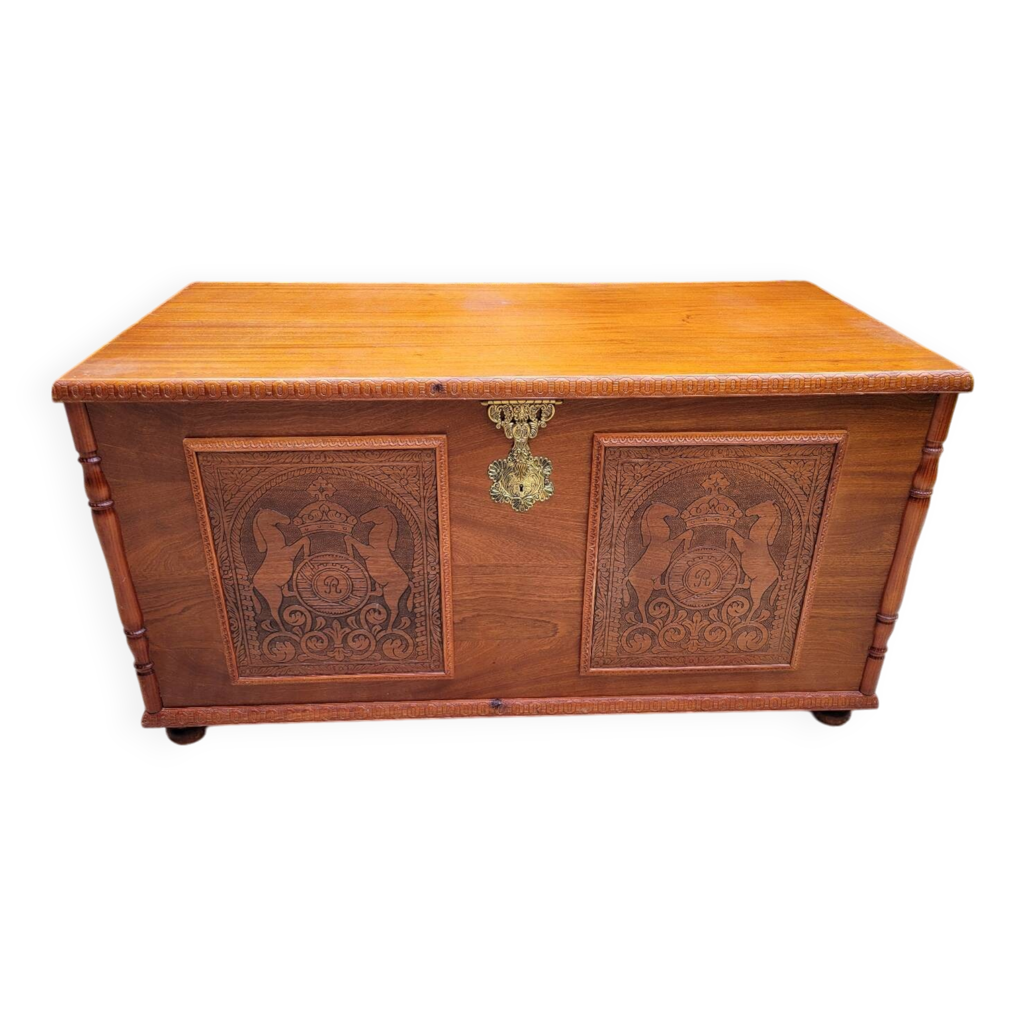 Portuguese chest in solid mahogany