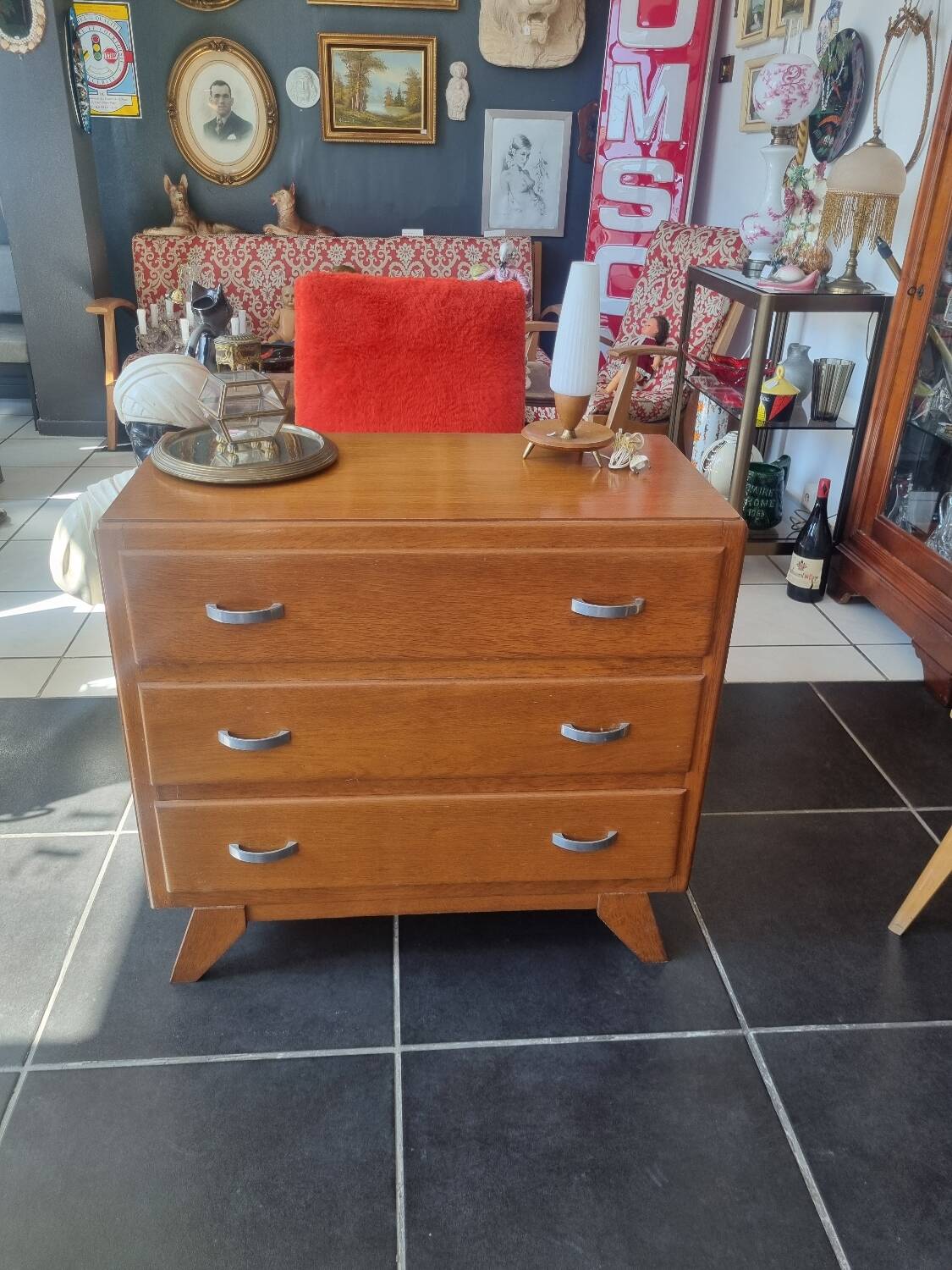 Commode vintage pied compas