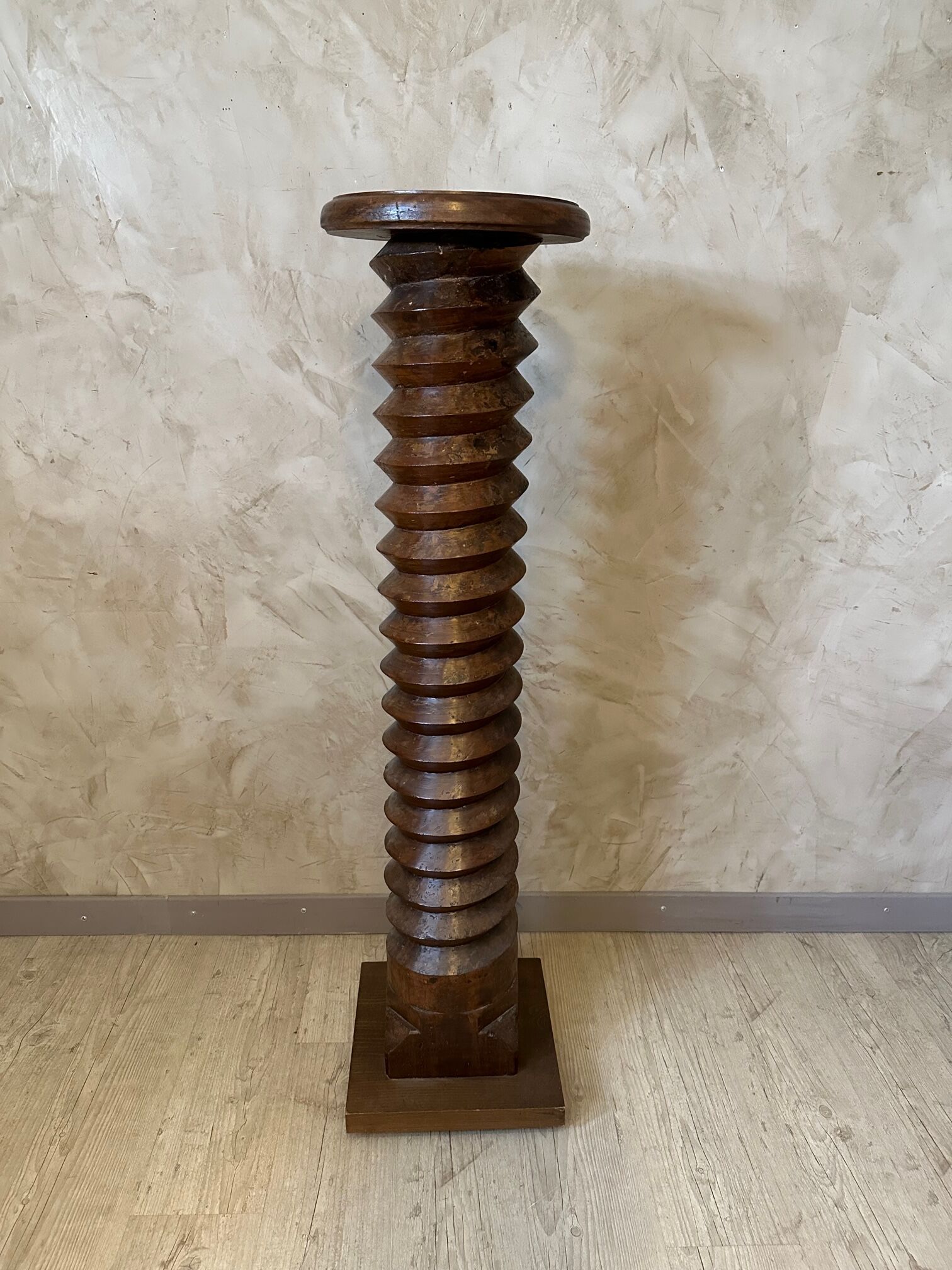 Press screw column