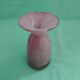 Vase en verre rose