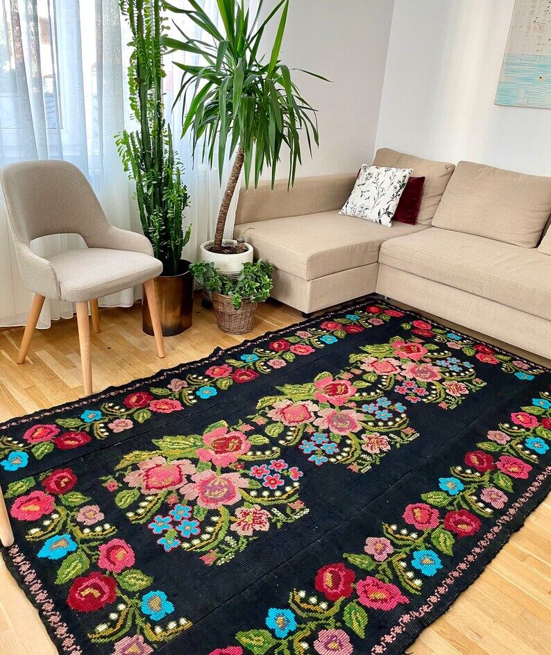 Romanian floral rug with beautiful design made by hand in wool