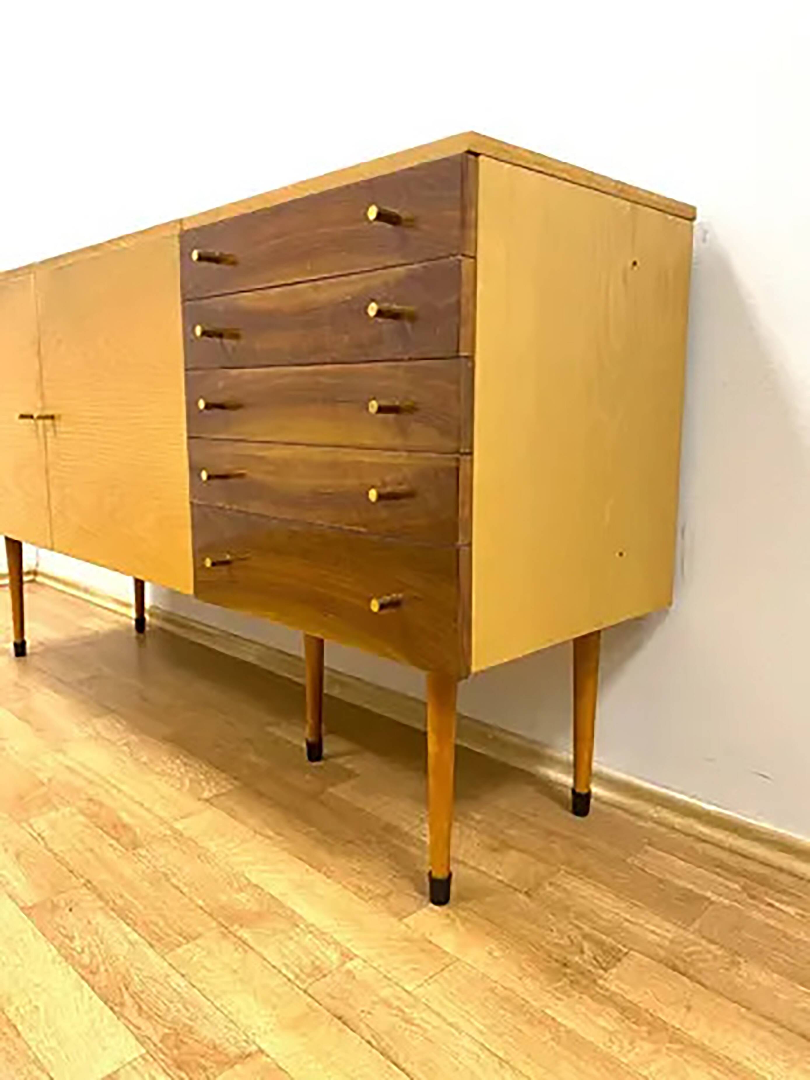 Commode de style bruxellois tchèque, années 1960, par Jitona