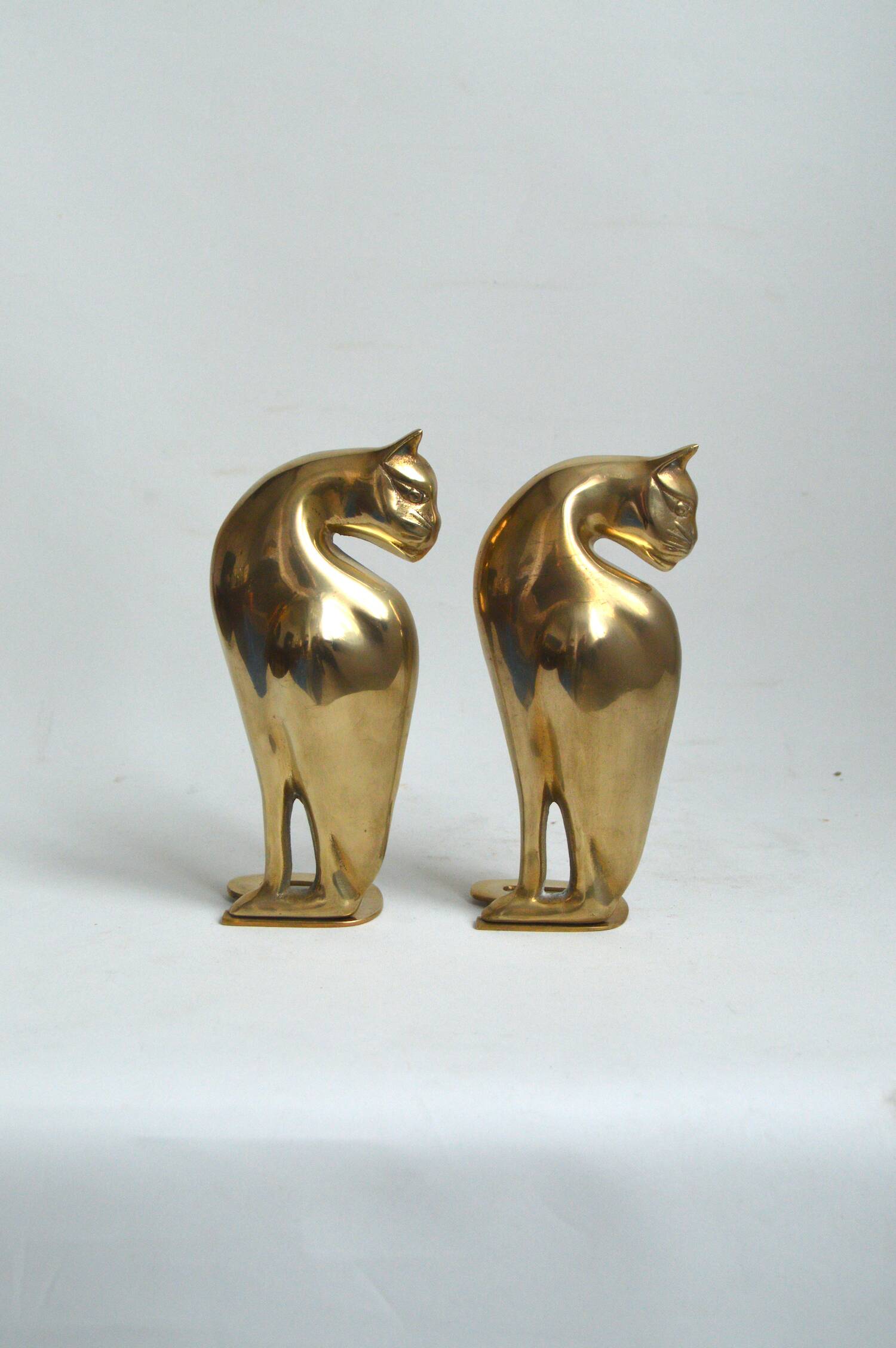 Feline brass bookends