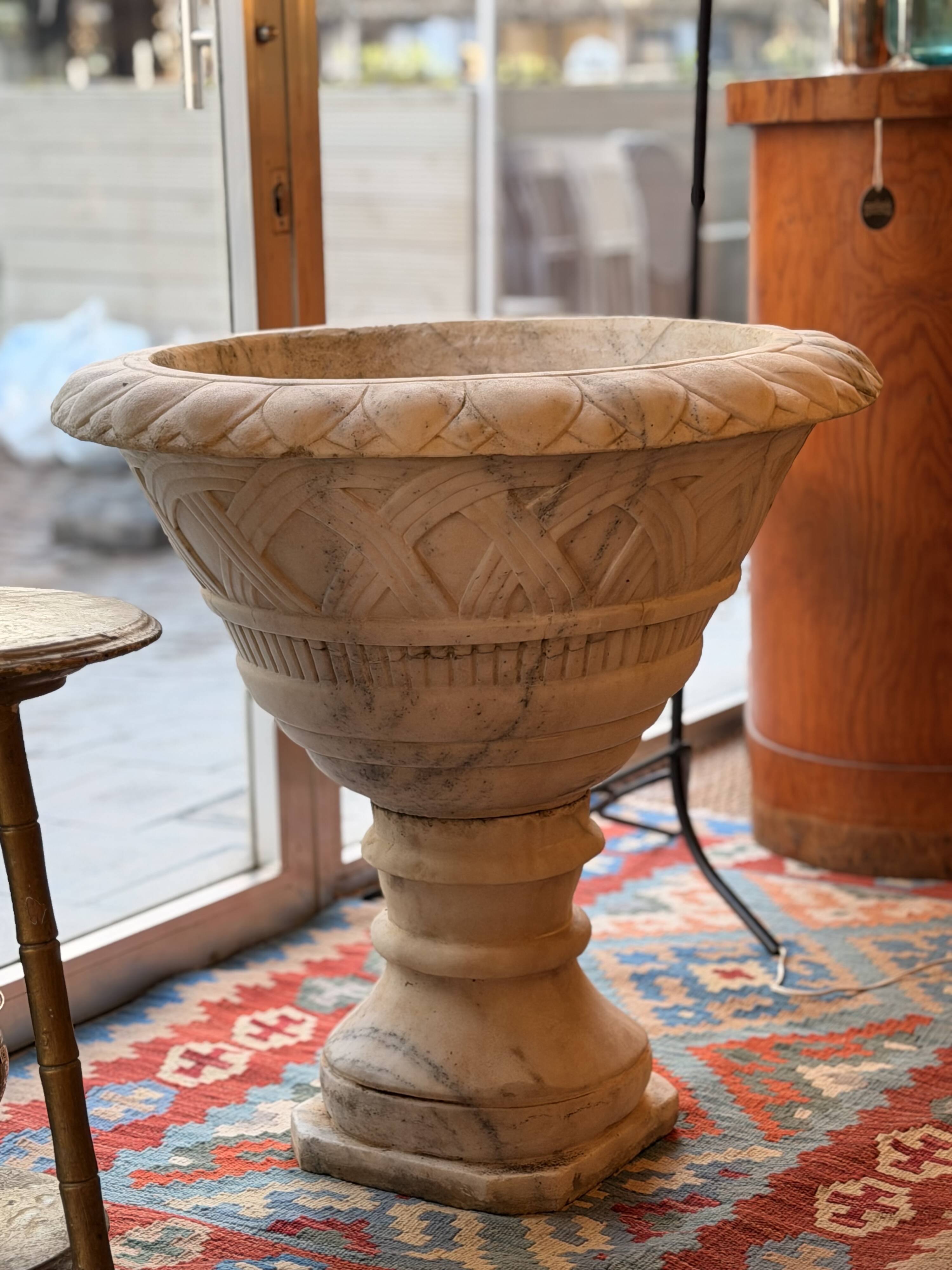 Large garden basin in marble, 19th century