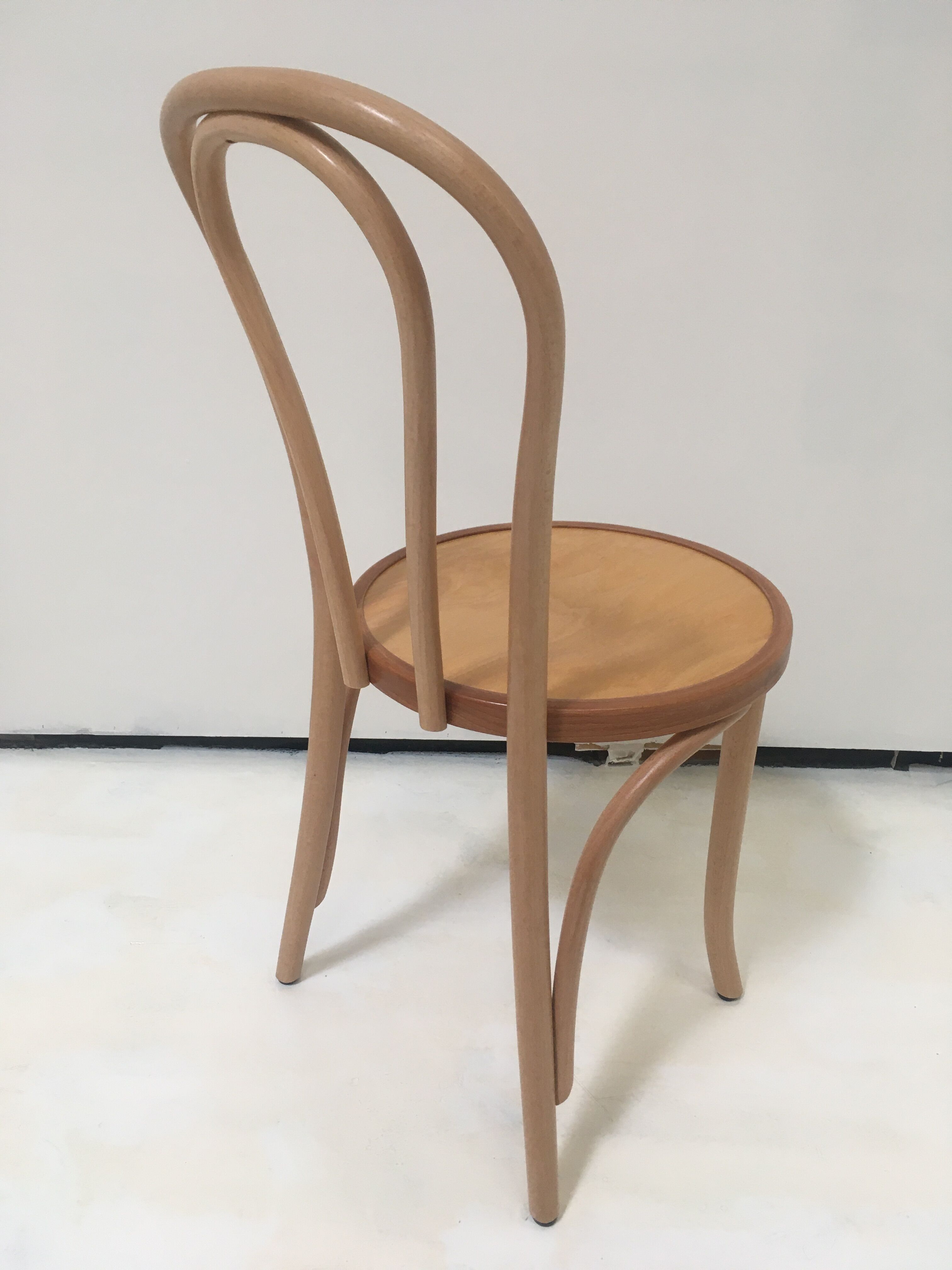 Lot of 6 curved wooden chairs type bistro