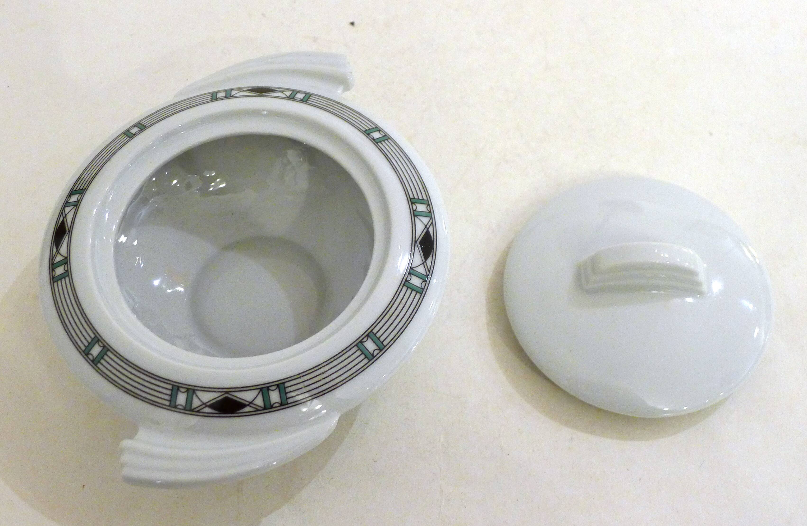 Delphie sugar bowl by Guy Degrenne in porcelain